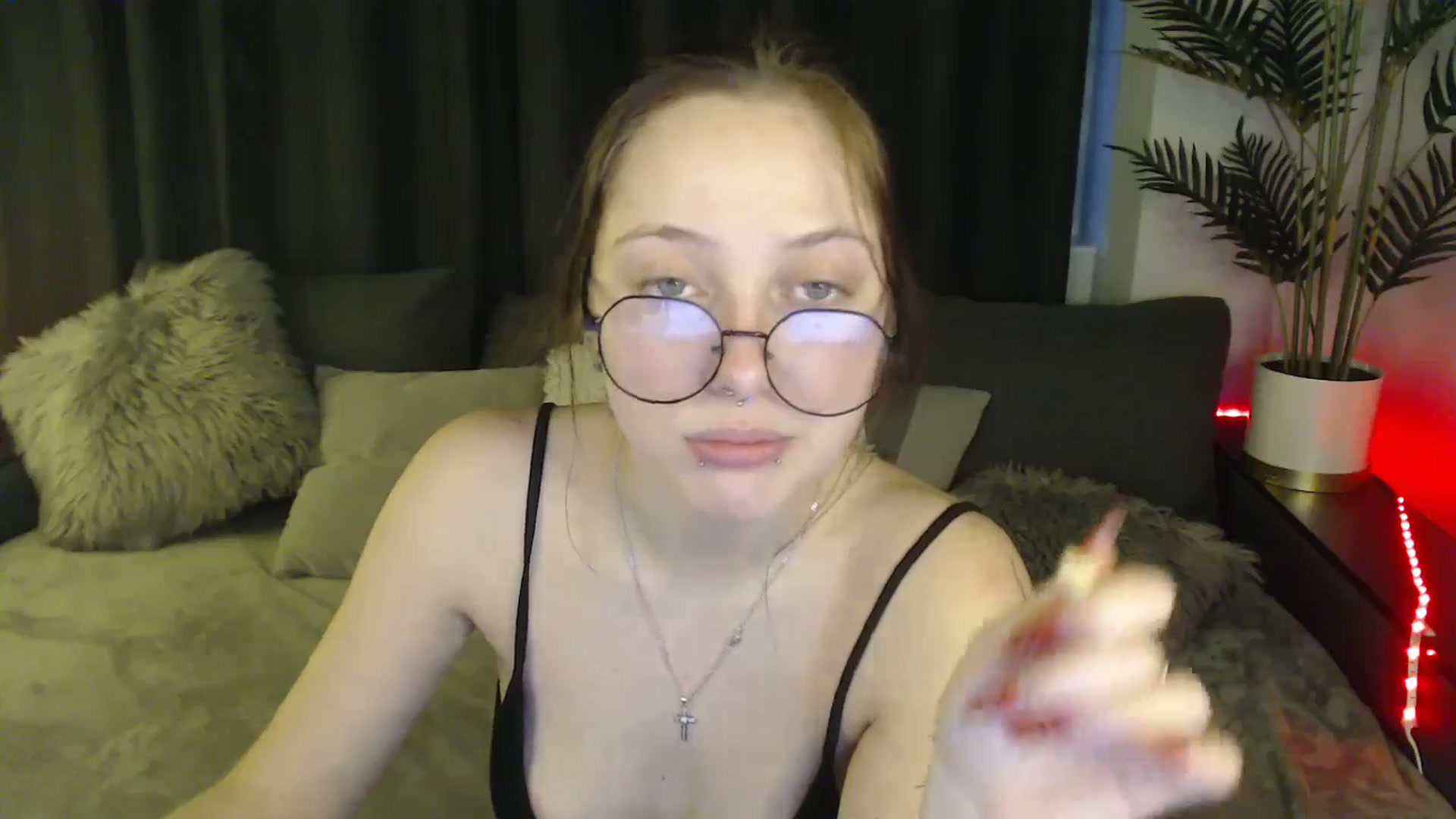 Gallery image thumbnail from SerenaSantos's myfreecams stream on, 03/10/2025, 13:18 image 12 of 20