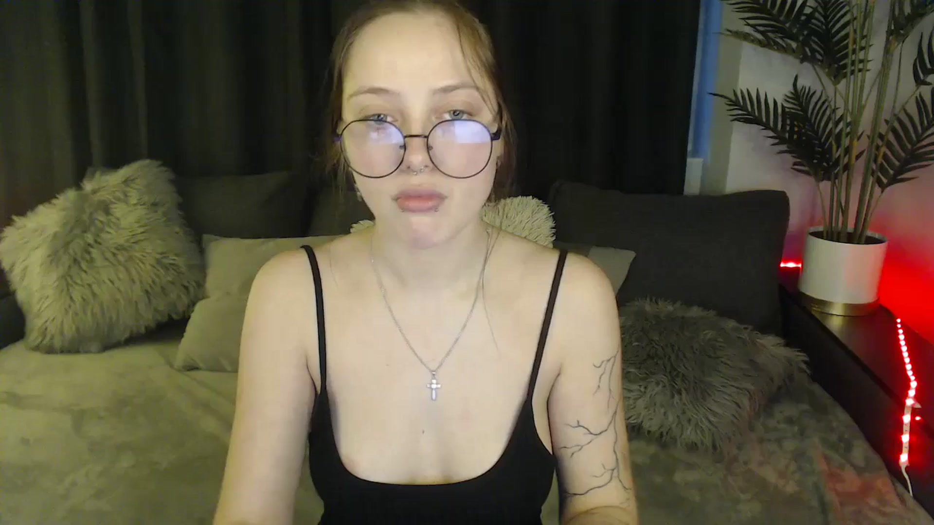 Gallery image thumbnail from SerenaSantos's myfreecams stream on, 03/10/2025, 13:18 image 16 of 20