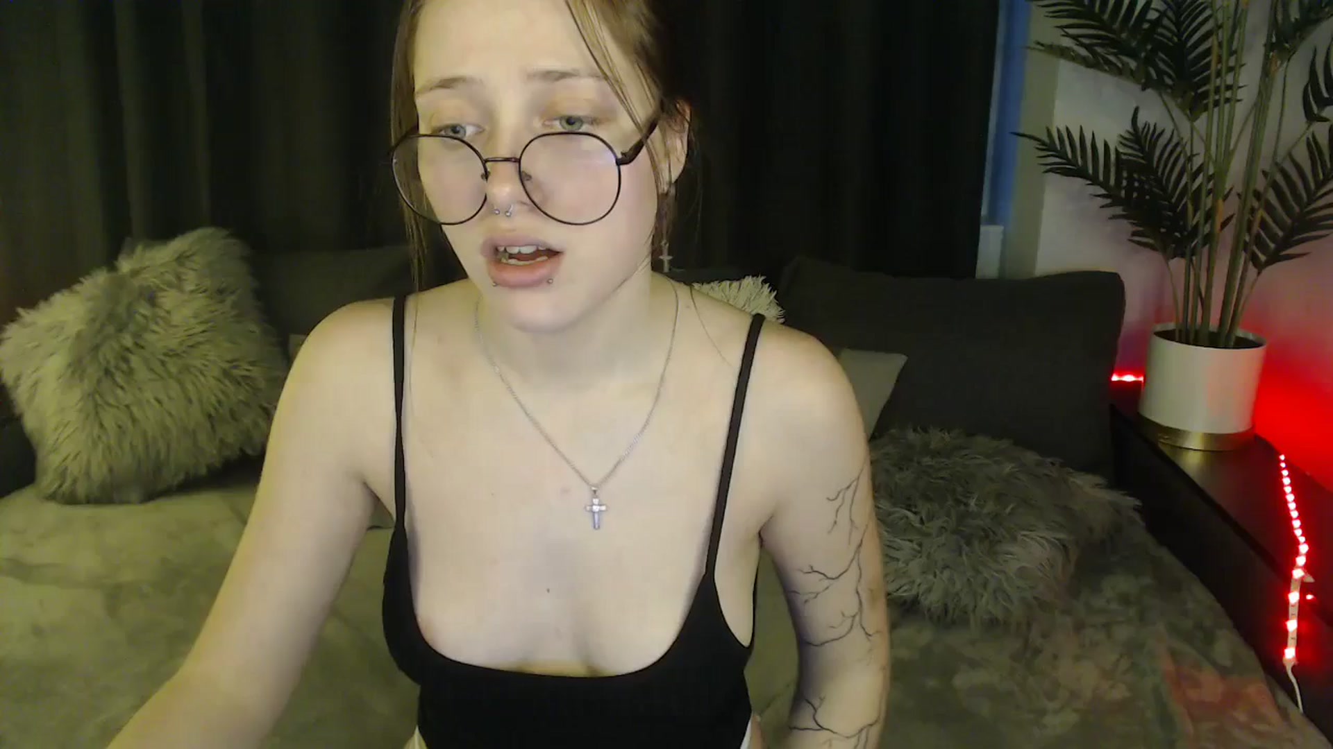 Gallery image thumbnail from SerenaSantos's myfreecams stream on, 03/10/2025, 13:18 image 1 of 20