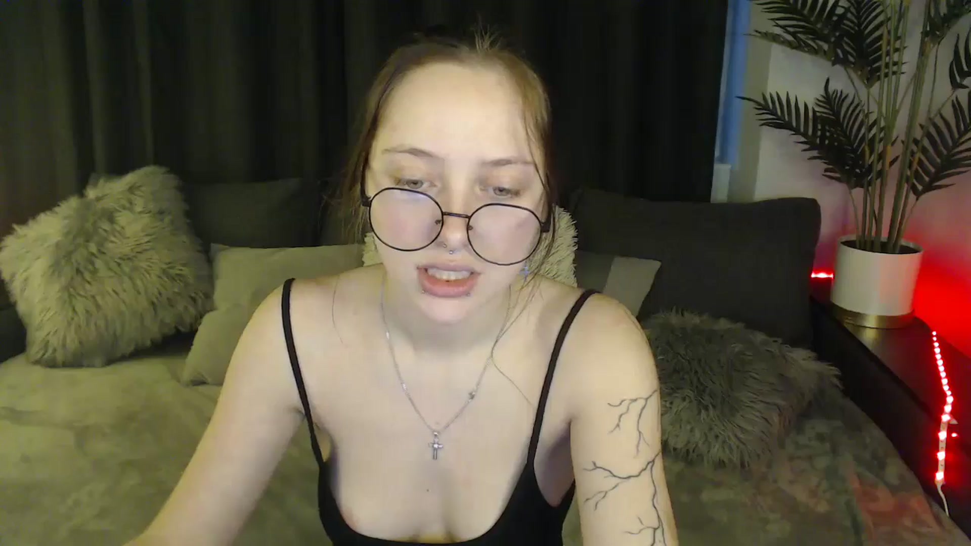 Gallery image thumbnail from SerenaSantos's myfreecams stream on, 03/10/2025, 13:18 image 15 of 20