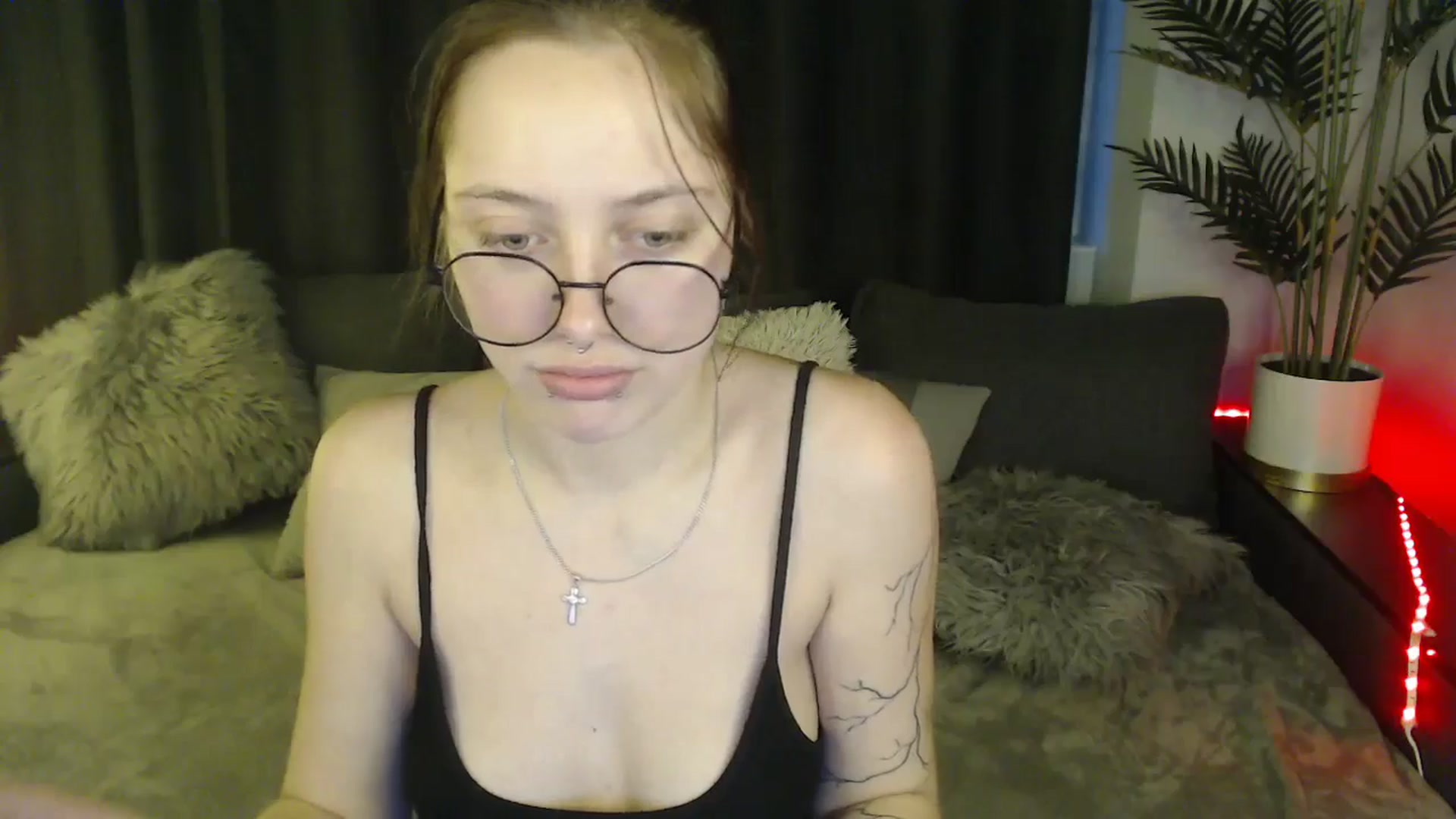 Gallery image thumbnail from SerenaSantos's myfreecams stream on, 03/10/2025, 13:18 image 9 of 20