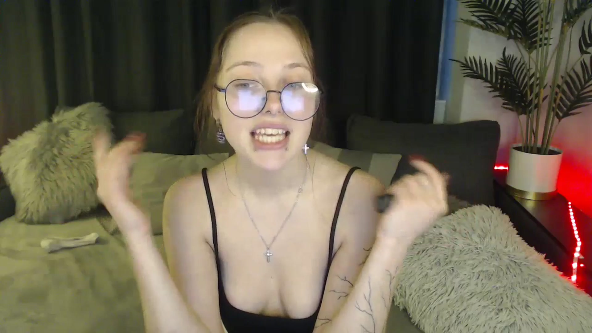 Gallery image thumbnail from SerenaSantos's myfreecams stream on, 03/10/2025, 14:56 image 19 of 20
