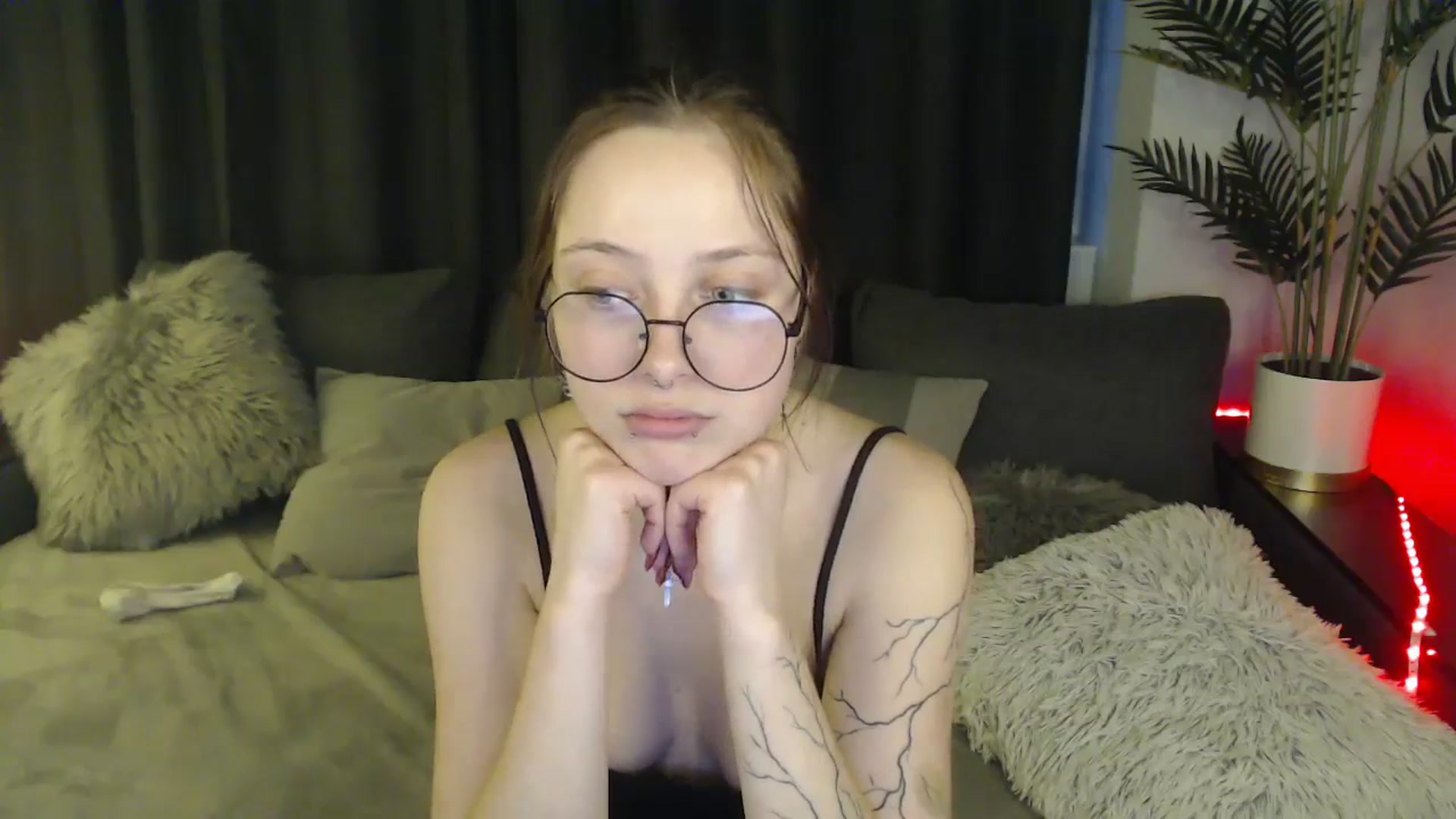 Gallery image thumbnail from SerenaSantos's myfreecams stream on, 03/10/2025, 14:56 image 17 of 20