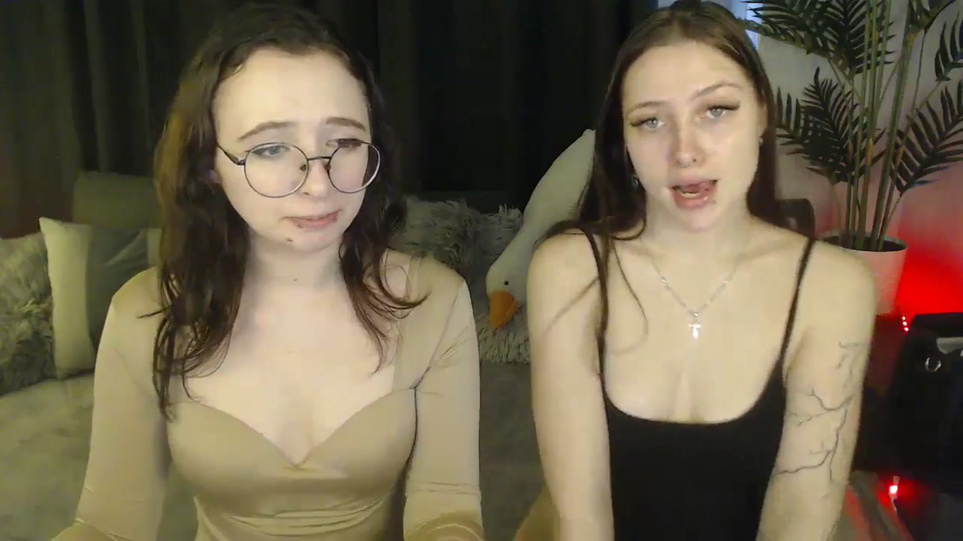 Gallery image thumbnail from SerenaSantos's myfreecams stream on, 04/02/2025, 12:38 image 2 of 20