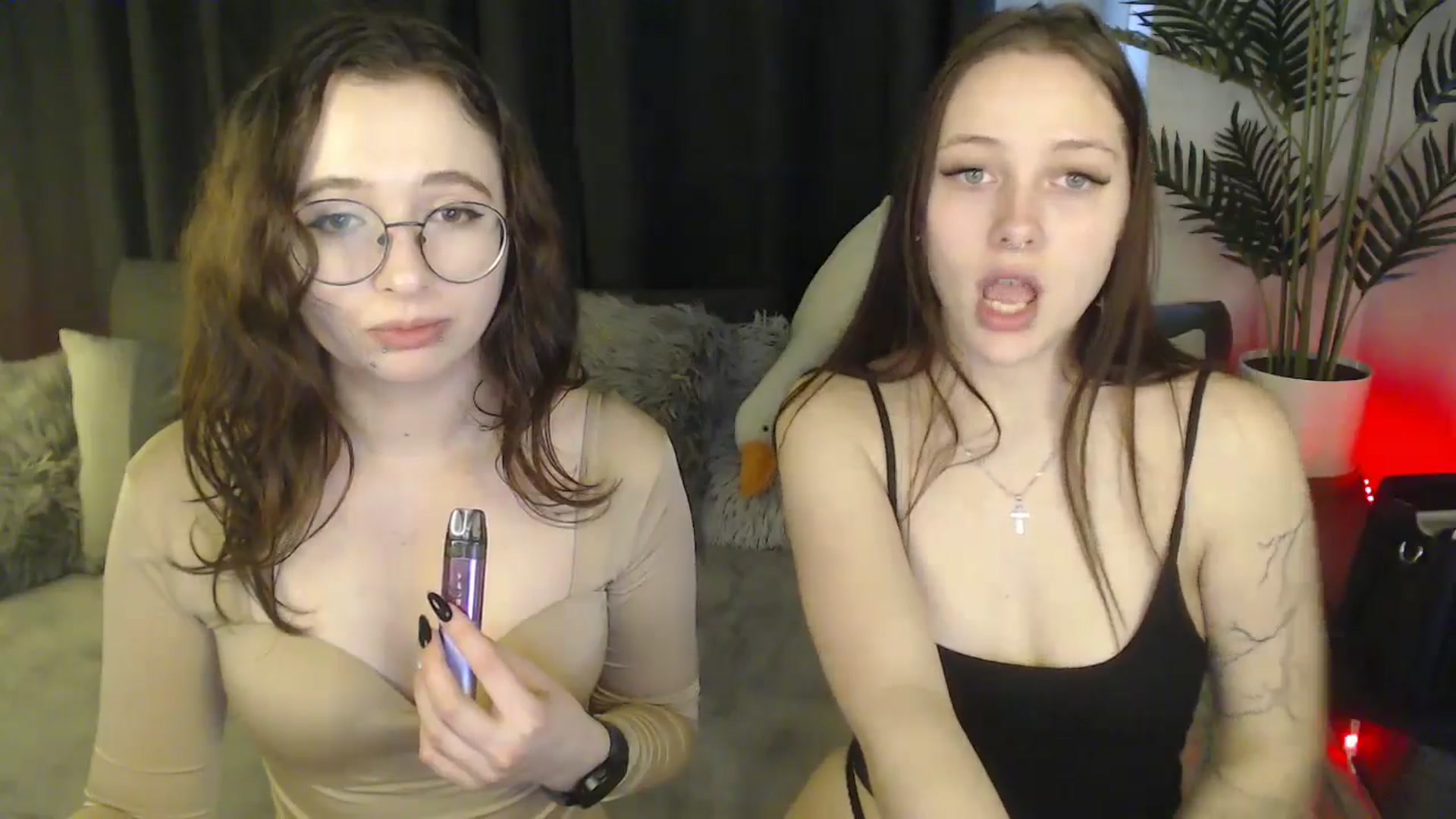Gallery image thumbnail from SerenaSantos's myfreecams stream on, 04/02/2025, 12:38 image 4 of 20
