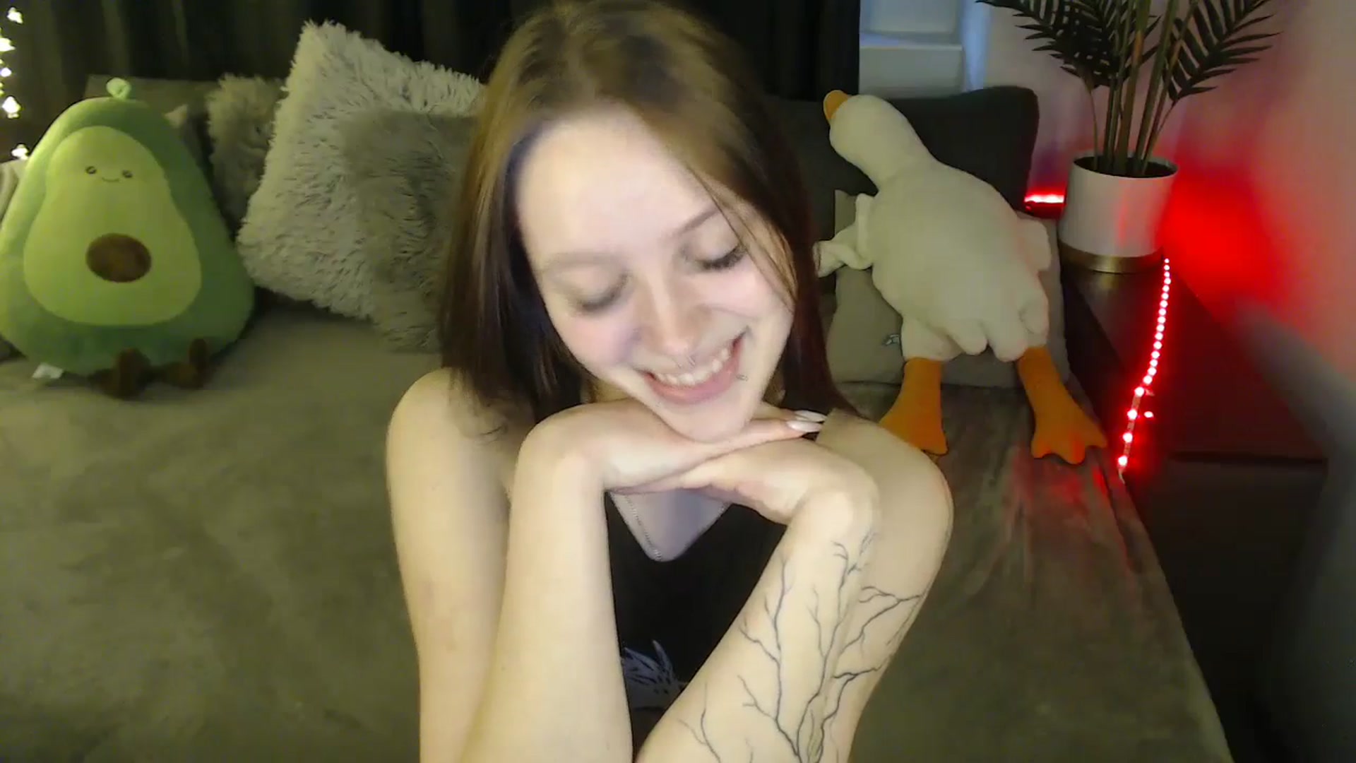 Gallery image thumbnail from SerenaSantos's myfreecams stream on, 04/07/2025, 10:22 image 17 of 20