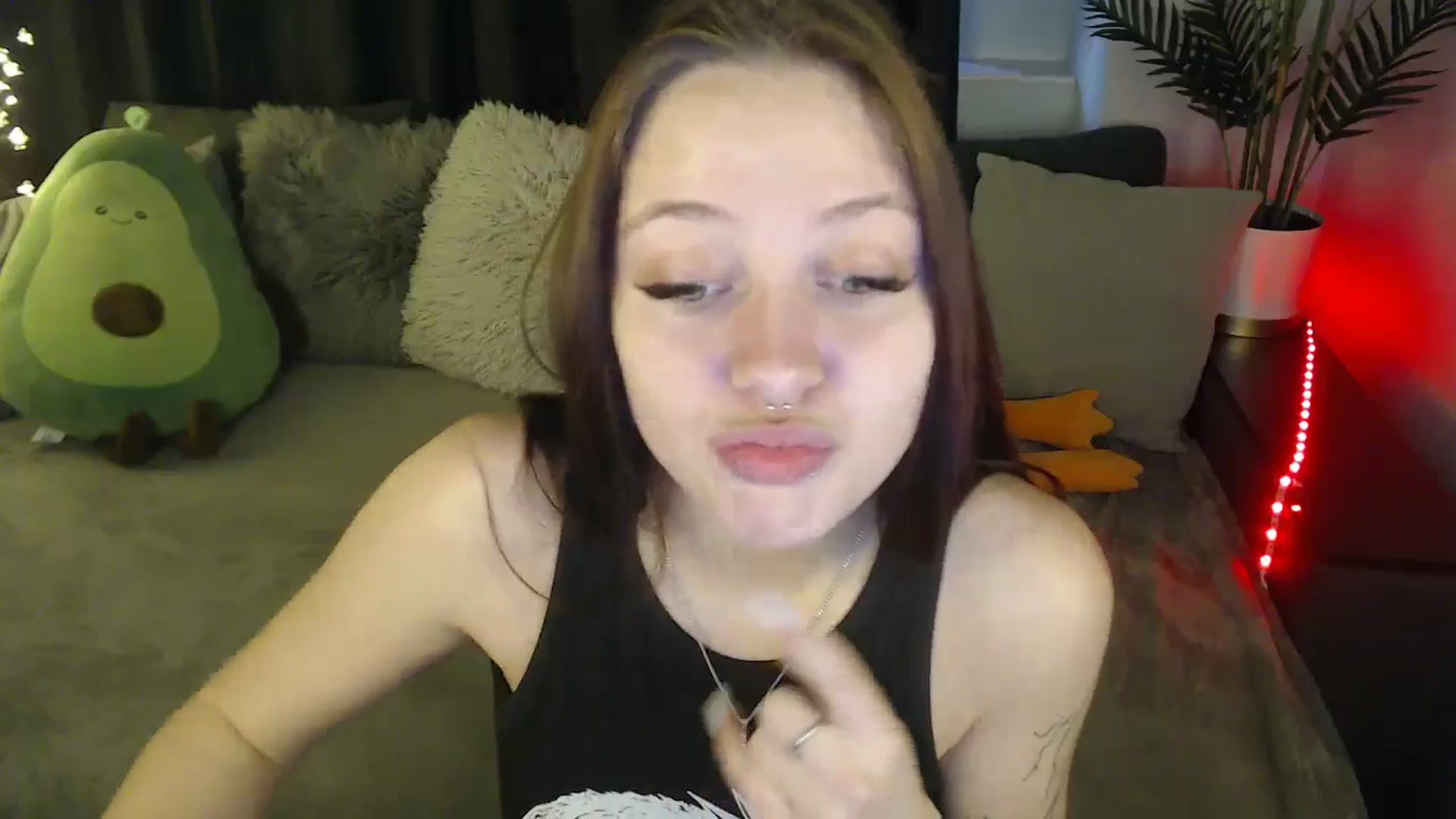 Gallery image thumbnail from SerenaSantos's myfreecams stream on, 04/08/2025, 08:41 image 17 of 20