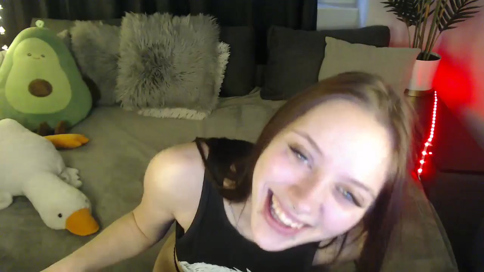 Gallery image thumbnail from SerenaSantos's myfreecams stream on, 04/08/2025, 11:02 image 12 of 20