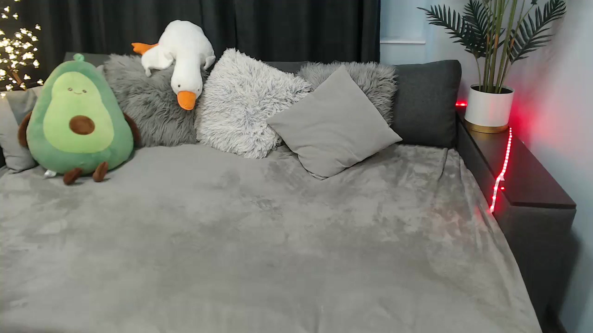Gallery image thumbnail from SerenaSantos's myfreecams stream on, 04/12/2025, 12:52 image 20 of 20