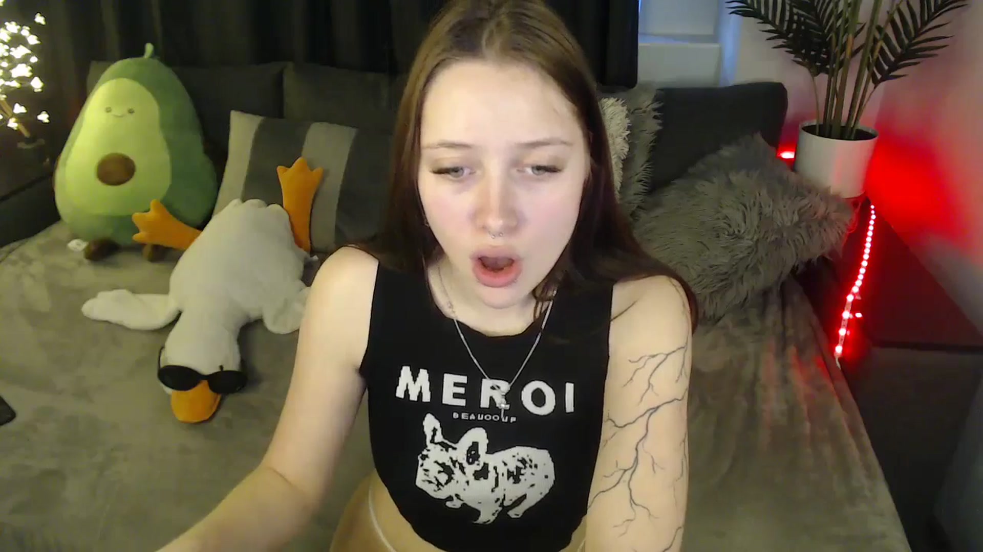 Gallery image thumbnail from SerenaSantos's myfreecams stream on, 04/13/2025, 12:29 image 6 of 20