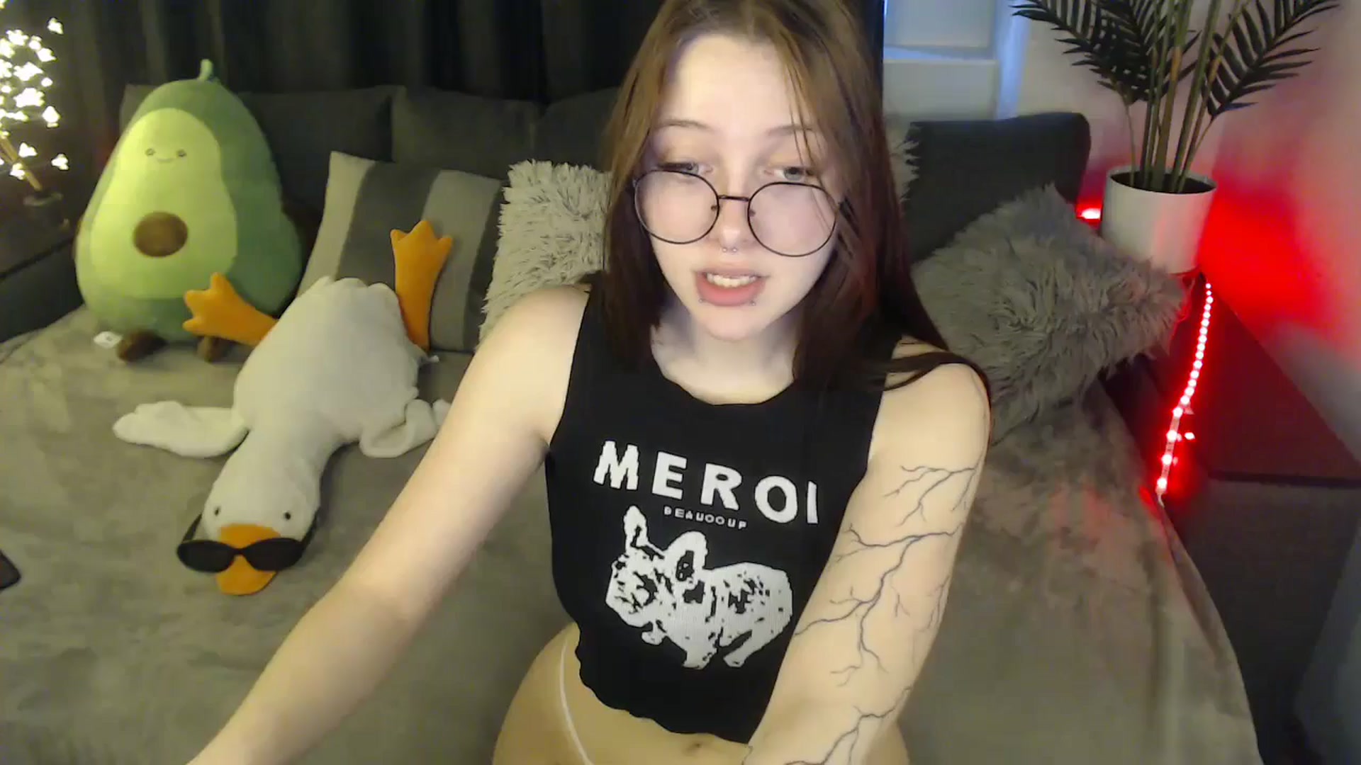 Gallery image thumbnail from SerenaSantos's myfreecams stream on, 04/13/2025, 13:11 image 1 of 20