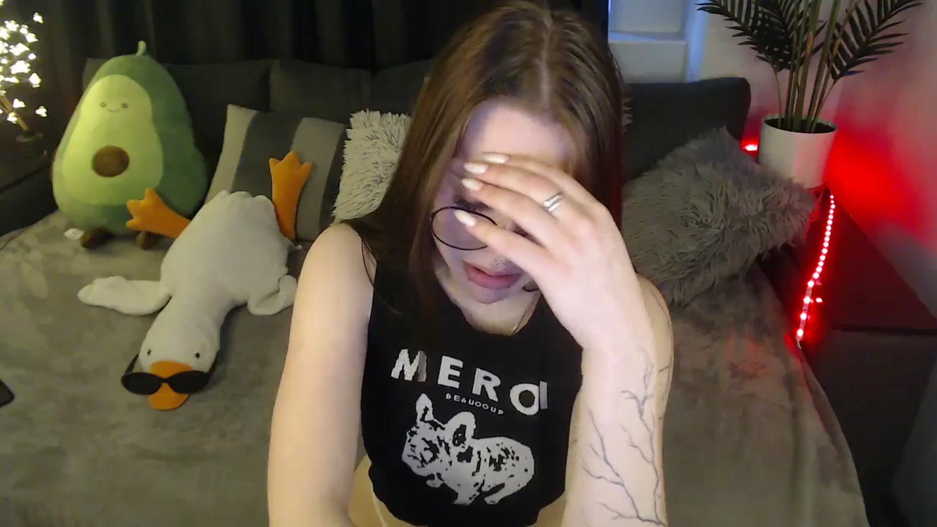 Gallery image thumbnail from SerenaSantos's myfreecams stream on, 04/13/2025, 13:11 image 10 of 20