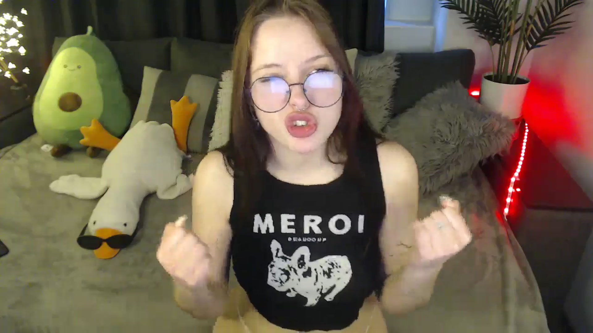 Gallery image thumbnail from SerenaSantos's myfreecams stream on, 04/13/2025, 13:11 image 18 of 20