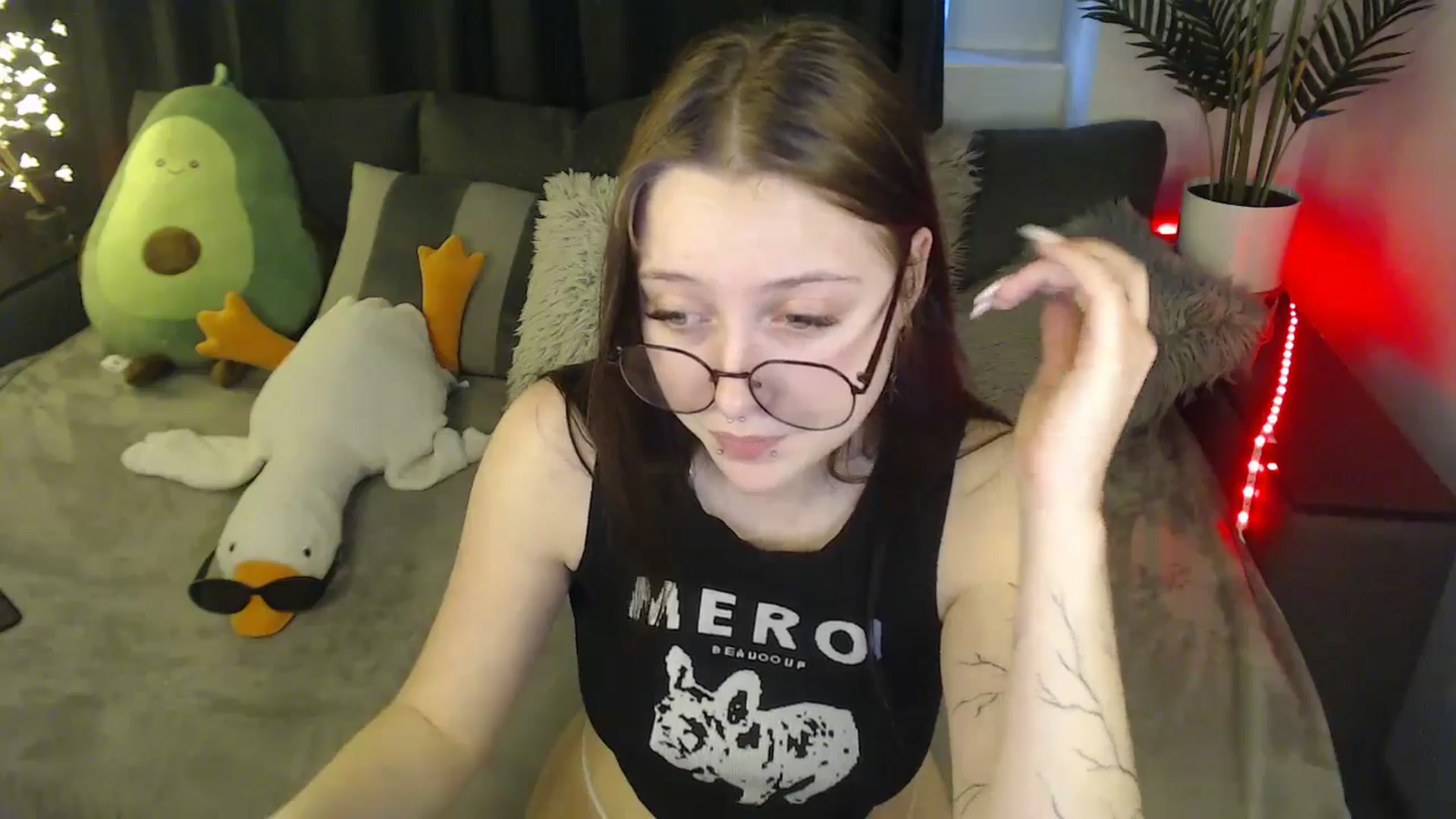 Gallery image thumbnail from SerenaSantos's myfreecams stream on, 04/13/2025, 13:11 image 19 of 20