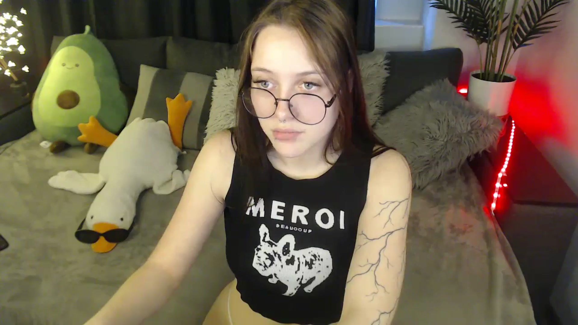 Gallery image thumbnail from SerenaSantos's myfreecams stream on, 04/13/2025, 13:11 image 16 of 20