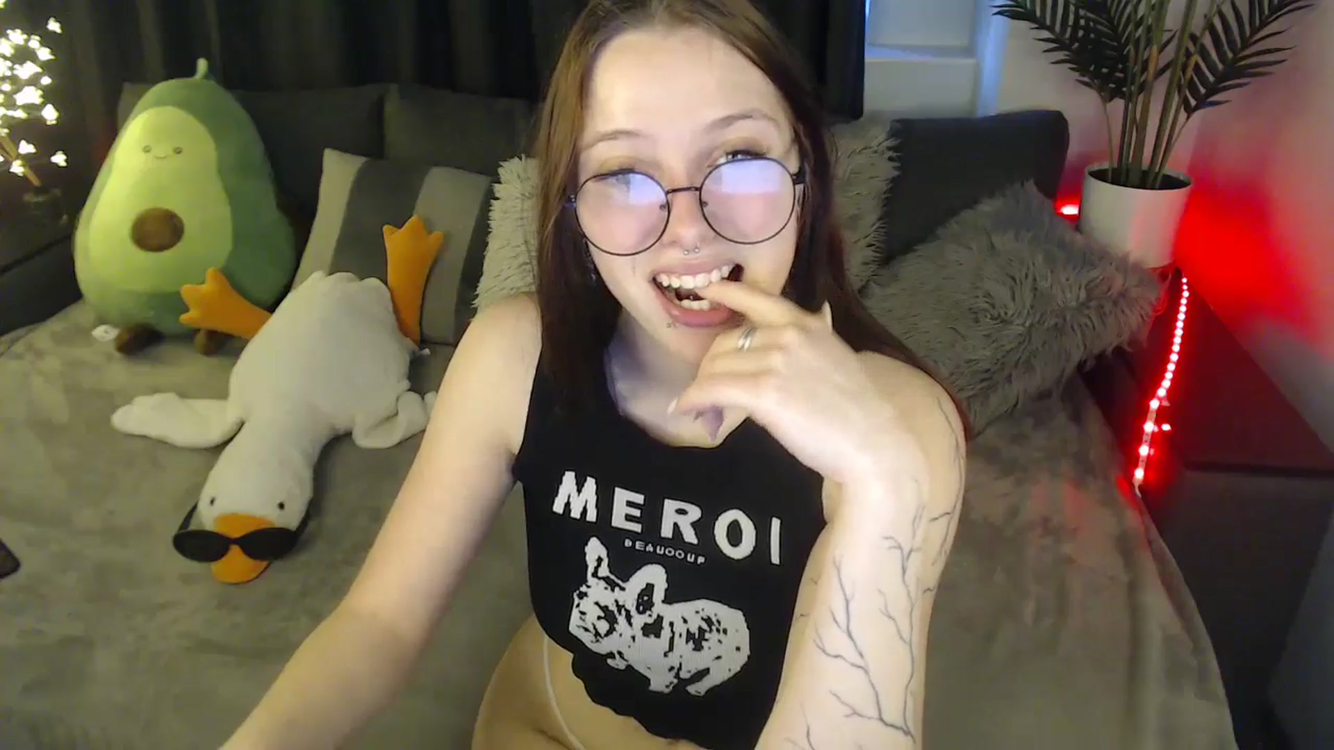Gallery image thumbnail from SerenaSantos's myfreecams stream on, 04/13/2025, 13:11 image 3 of 20