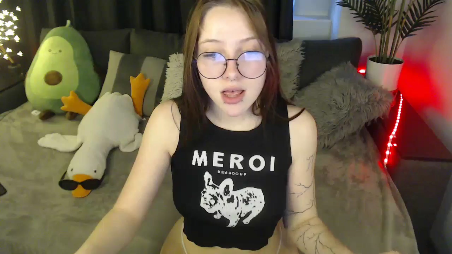 Gallery image thumbnail from SerenaSantos's myfreecams stream on, 04/13/2025, 13:11 image 12 of 20