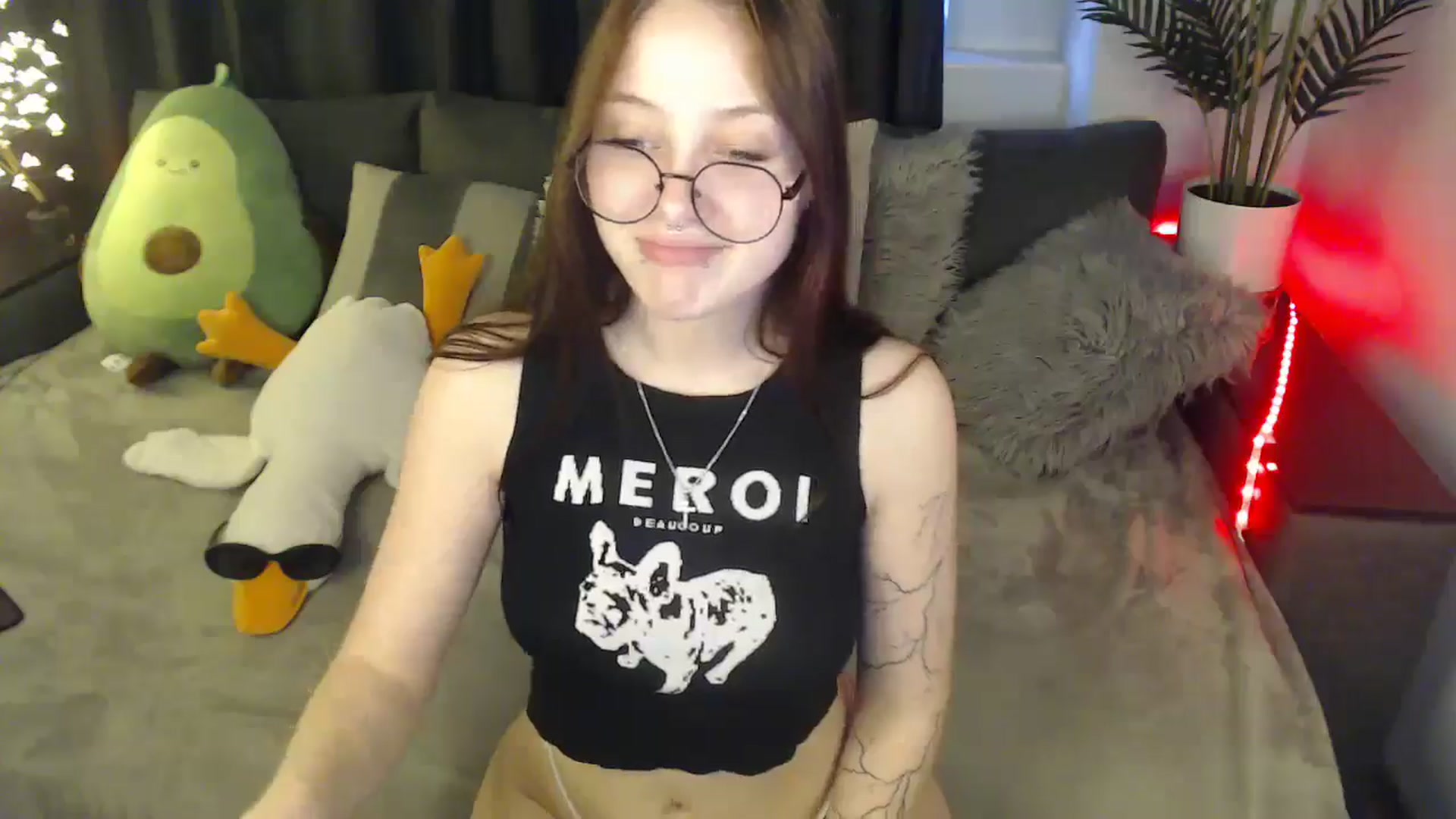 Gallery image thumbnail from SerenaSantos's myfreecams stream on, 04/13/2025, 13:38 image 8 of 20
