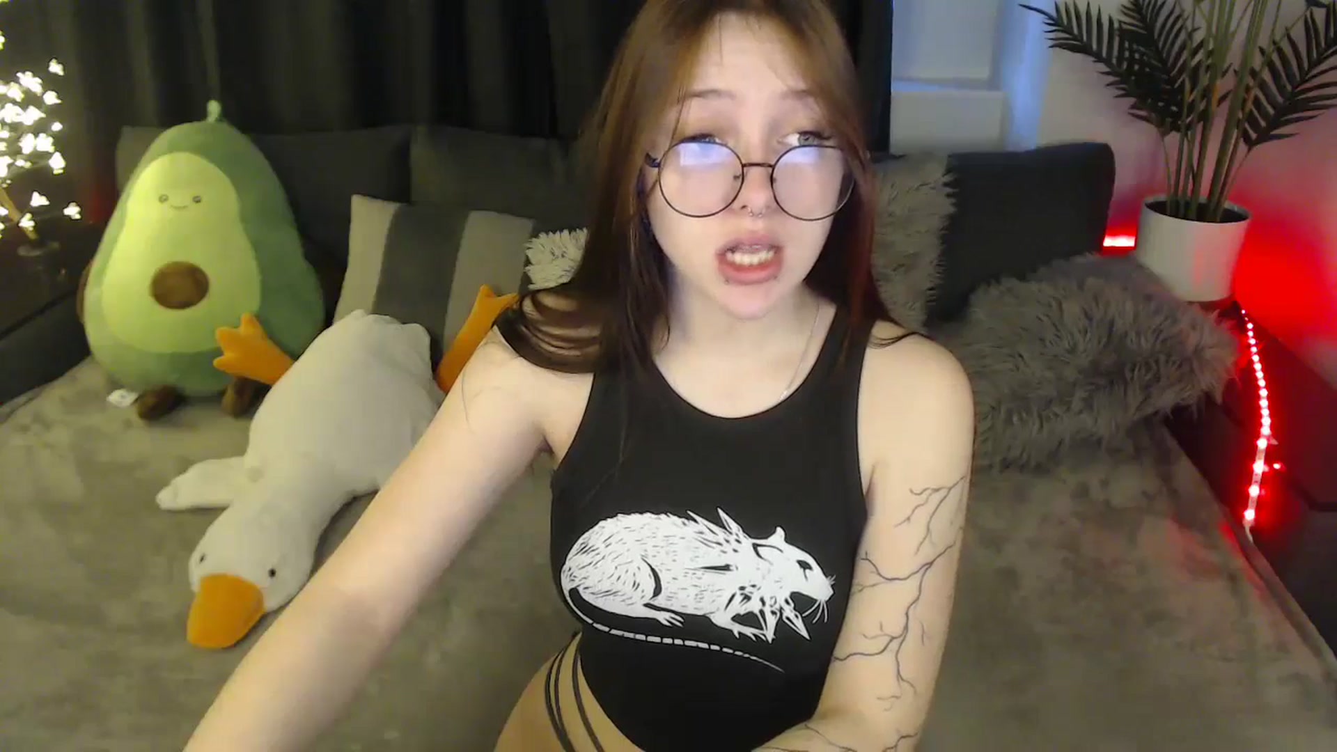 Gallery image thumbnail from SerenaSantos's myfreecams stream on, 04/14/2025, 10:45 image 4 of 20