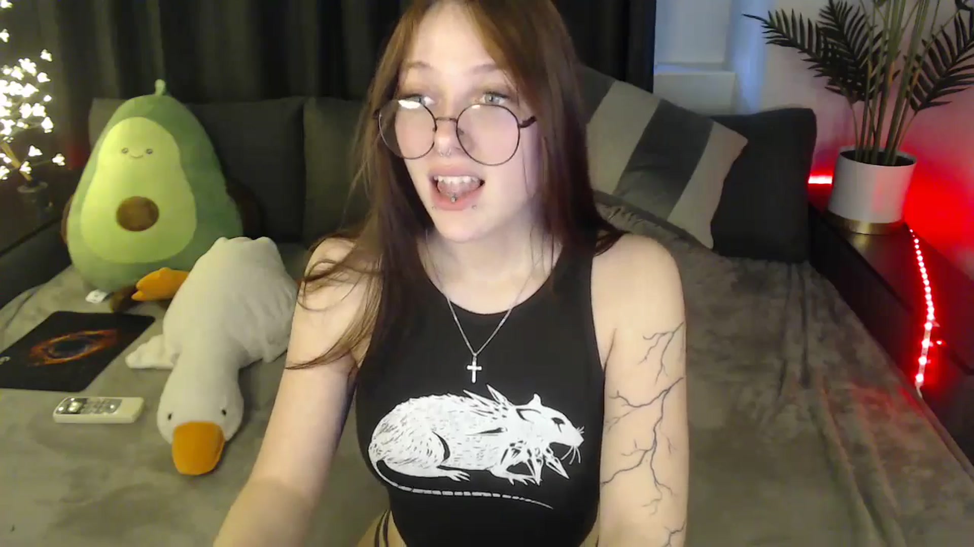 Gallery image thumbnail from SerenaSantos's myfreecams stream on, 04/14/2025, 13:38 image 4 of 20