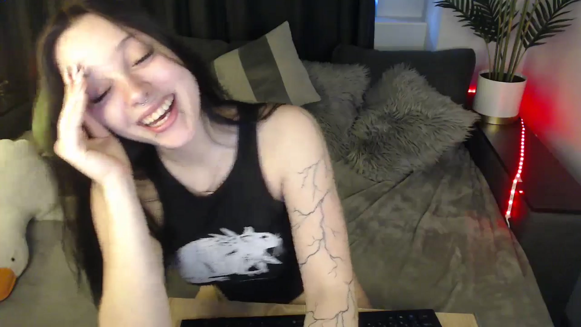 Gallery image thumbnail from SerenaSantos's myfreecams stream on, 04/20/2025, 08:42 image 8 of 20