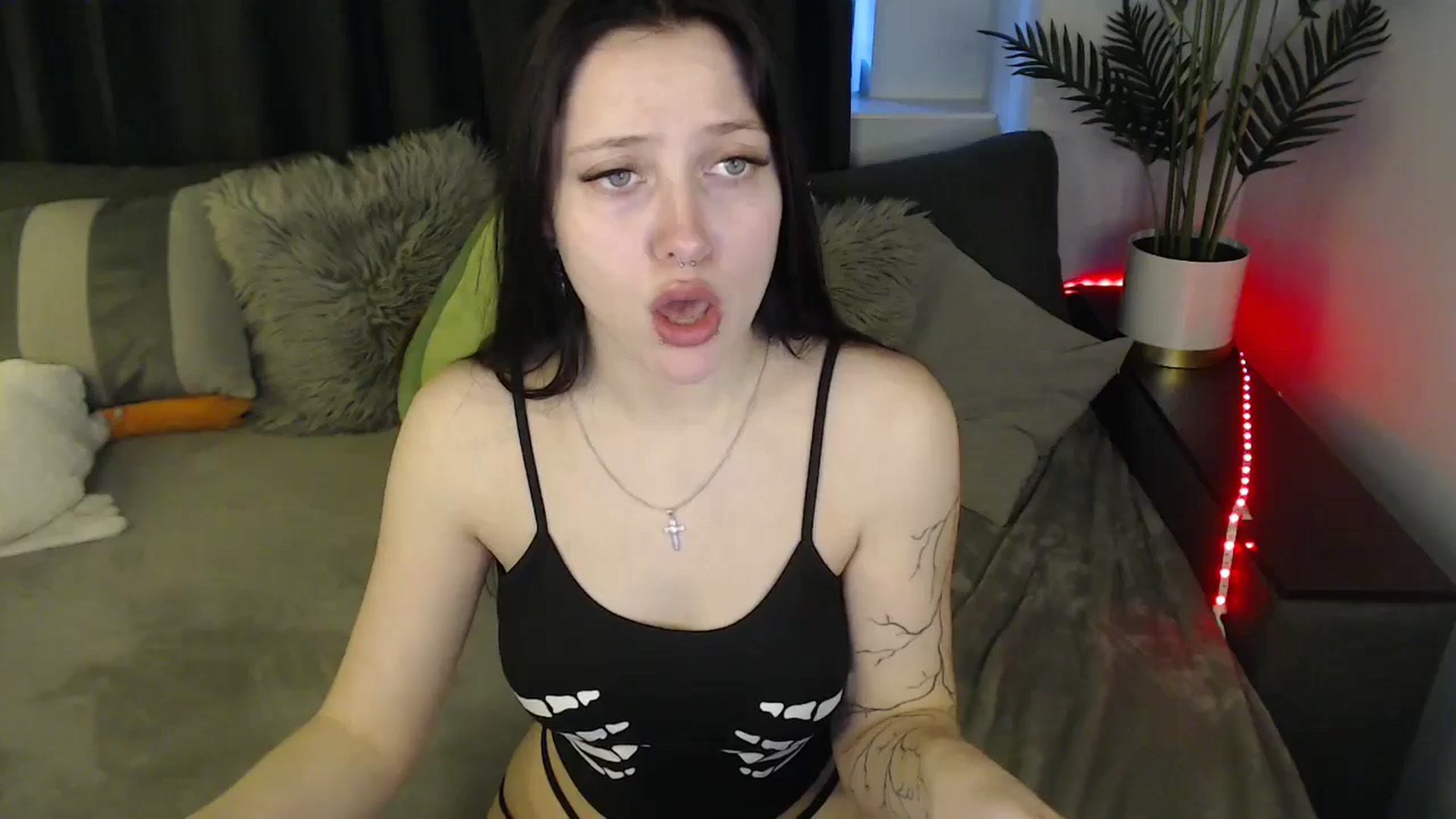 Gallery image thumbnail from SerenaSantos's myfreecams stream on, 04/21/2025, 09:45 image 8 of 20