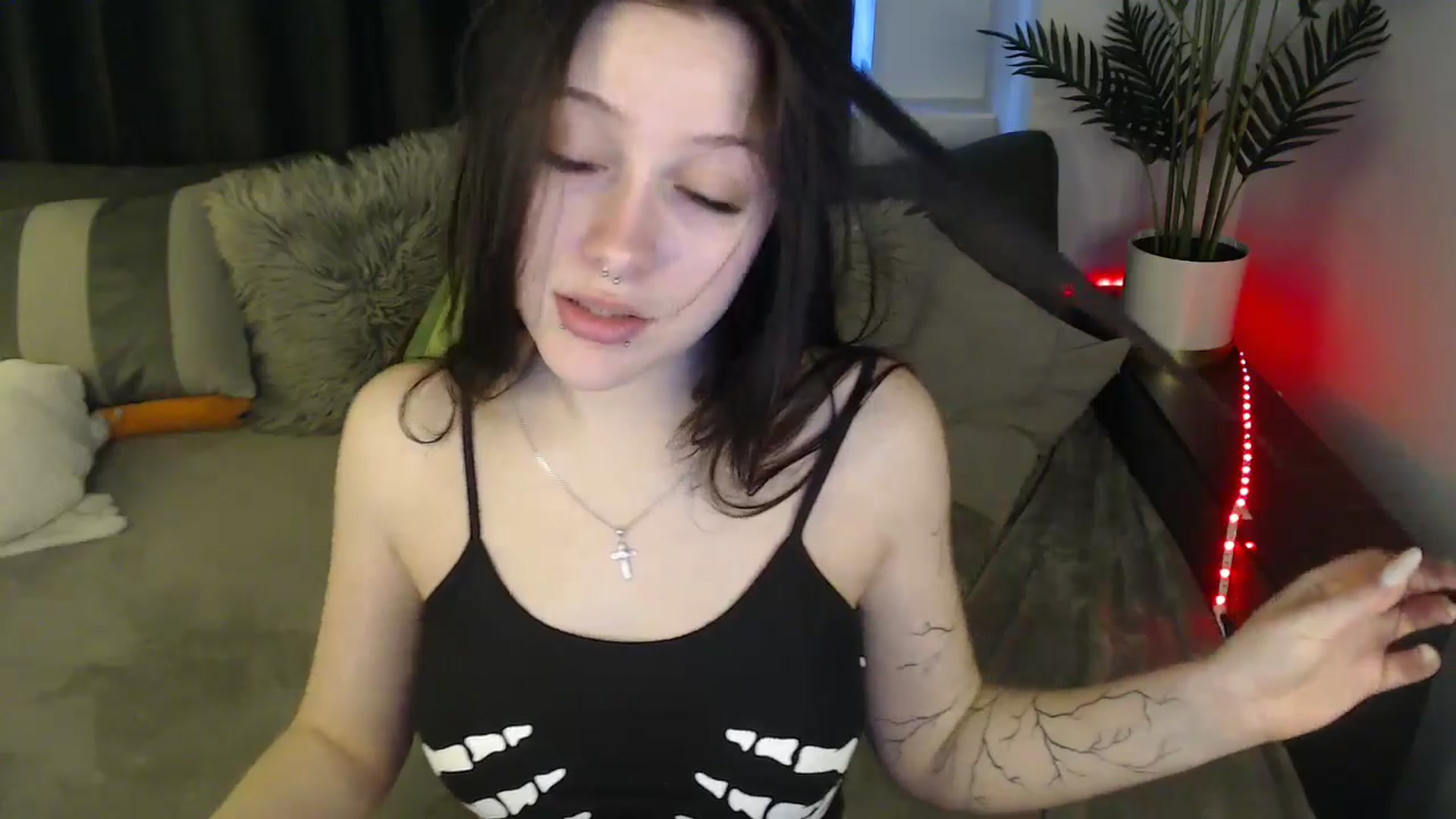 Gallery image thumbnail from SerenaSantos's myfreecams stream on, 04/21/2025, 09:45 image 11 of 20