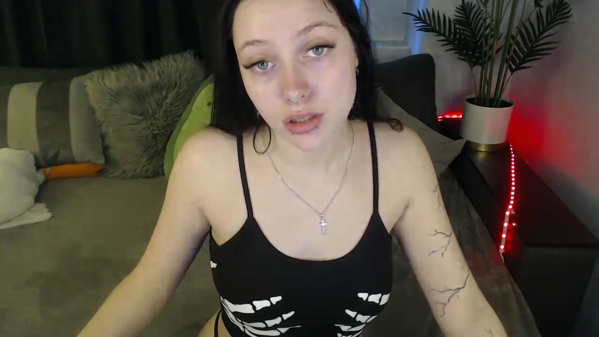 Gallery image thumbnail from SerenaSantos's myfreecams stream on, 04/21/2025, 09:45 image 10 of 20