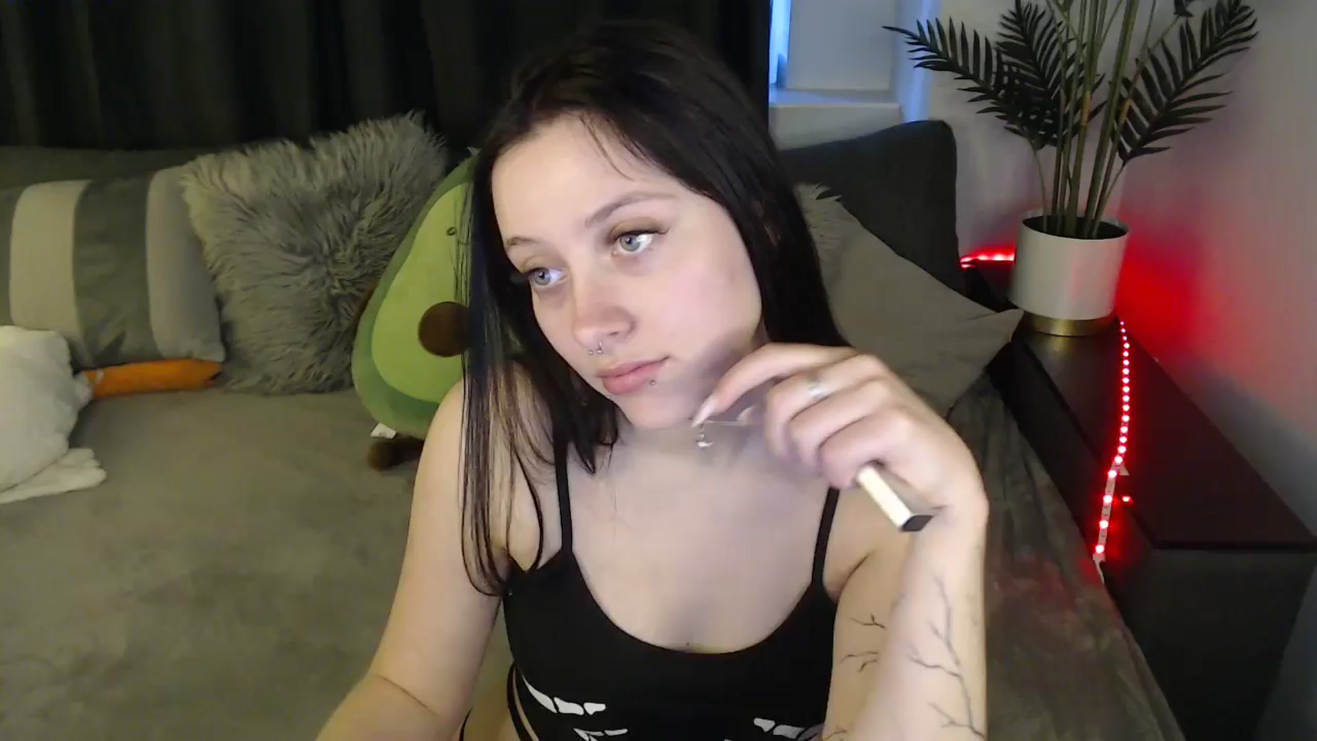 Gallery image thumbnail from SerenaSantos's myfreecams stream on, 04/21/2025, 10:16 image 18 of 20