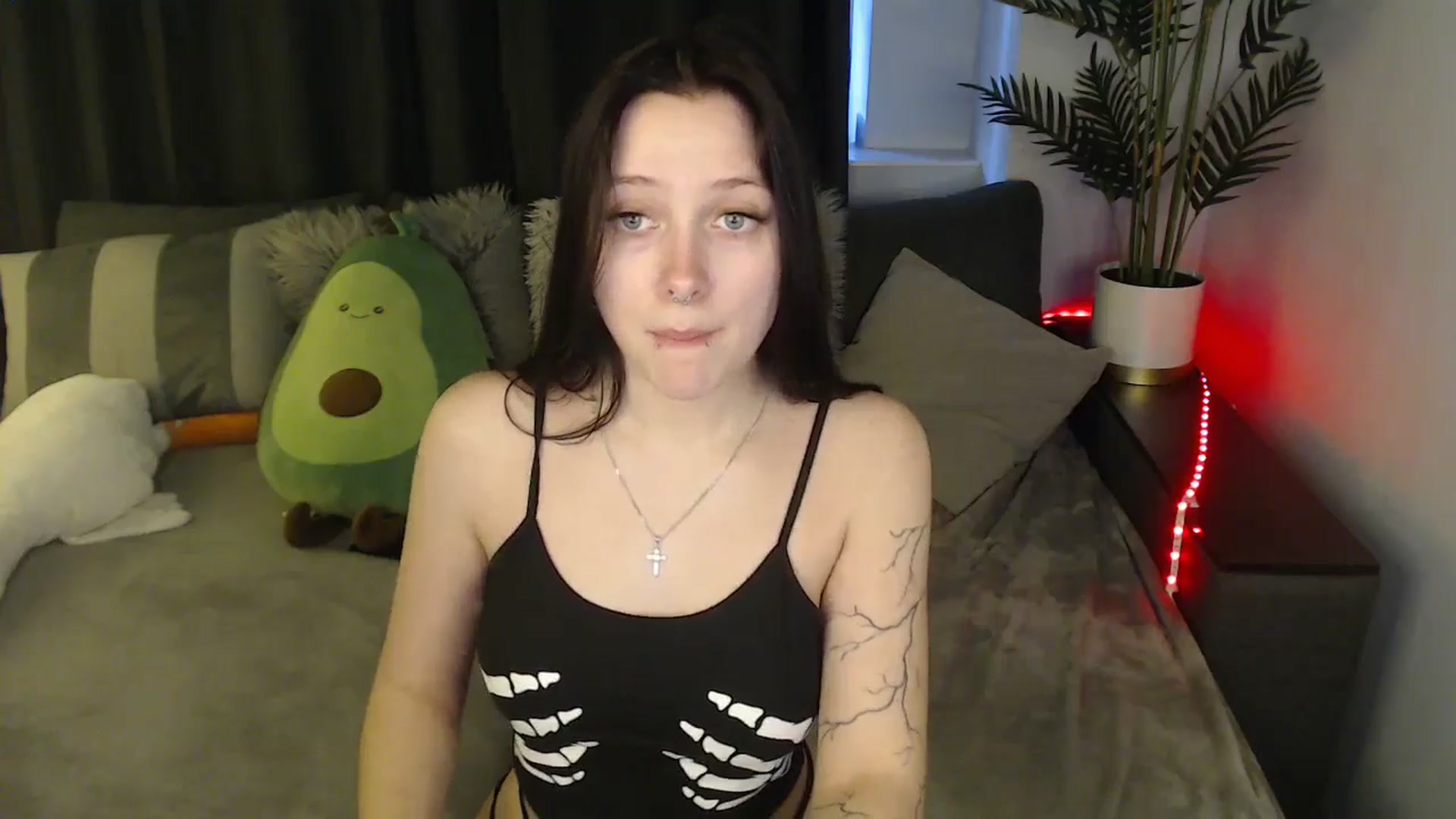 Gallery image thumbnail from SerenaSantos's myfreecams stream on, 04/21/2025, 14:02 image 3 of 20