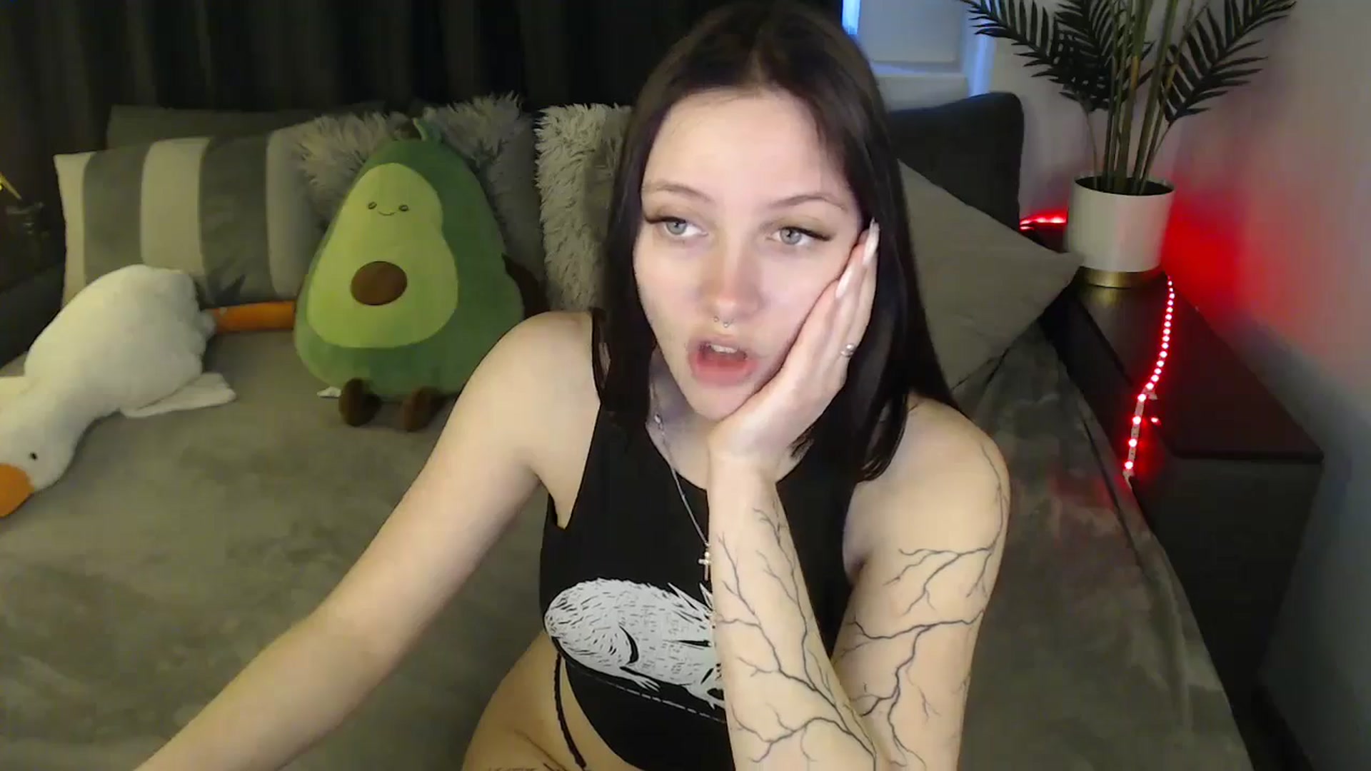 Gallery image thumbnail from SerenaSantos's myfreecams stream on, 04/22/2025, 09:23 image 3 of 20