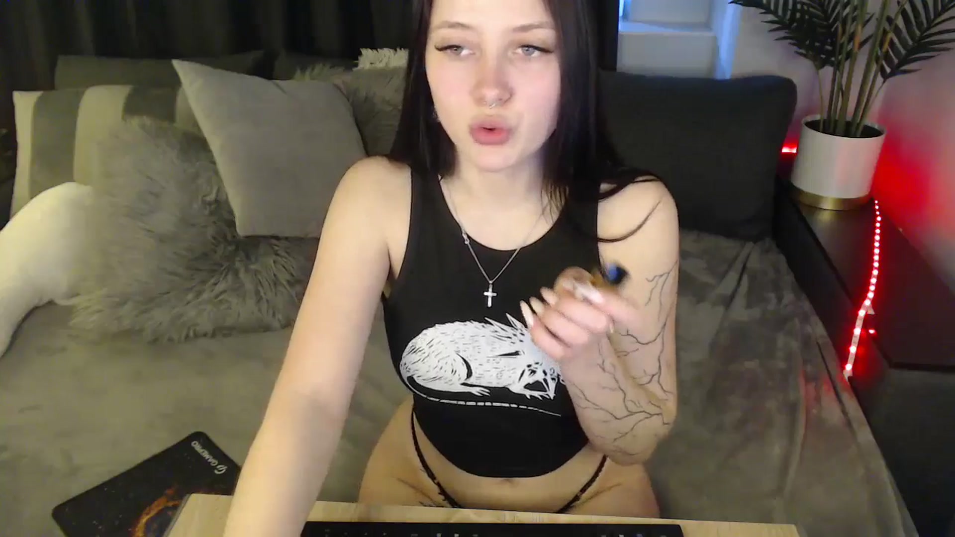 Gallery image thumbnail from SerenaSantos's myfreecams stream on, 04/22/2025, 11:34 image 13 of 20