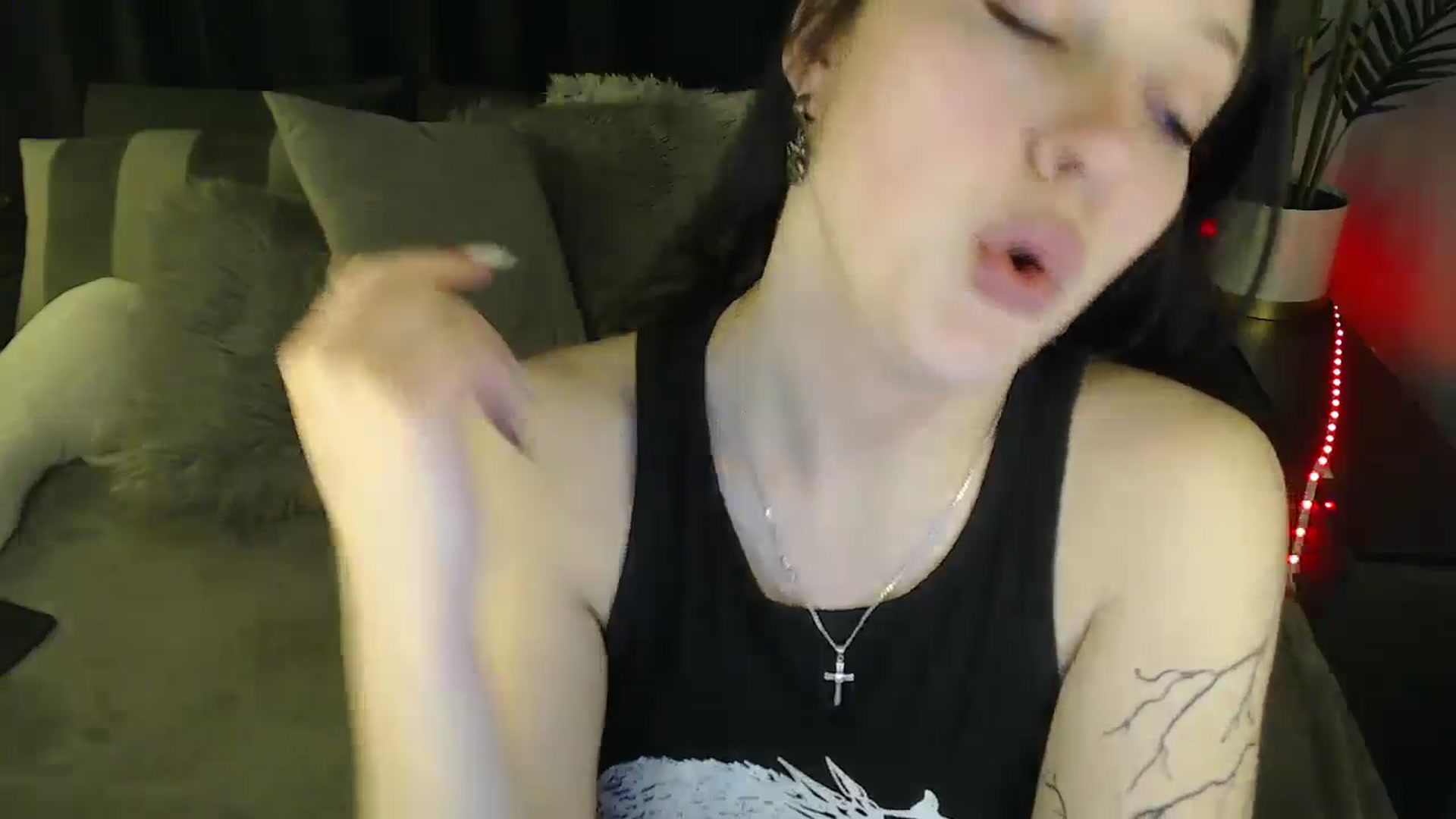 Gallery image thumbnail from SerenaSantos's myfreecams stream on, 04/22/2025, 11:34 image 16 of 20