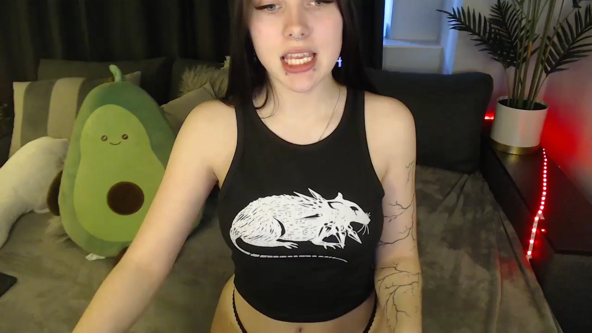 Gallery image thumbnail from SerenaSantos's myfreecams stream on, 04/22/2025, 12:16 image 1 of 20