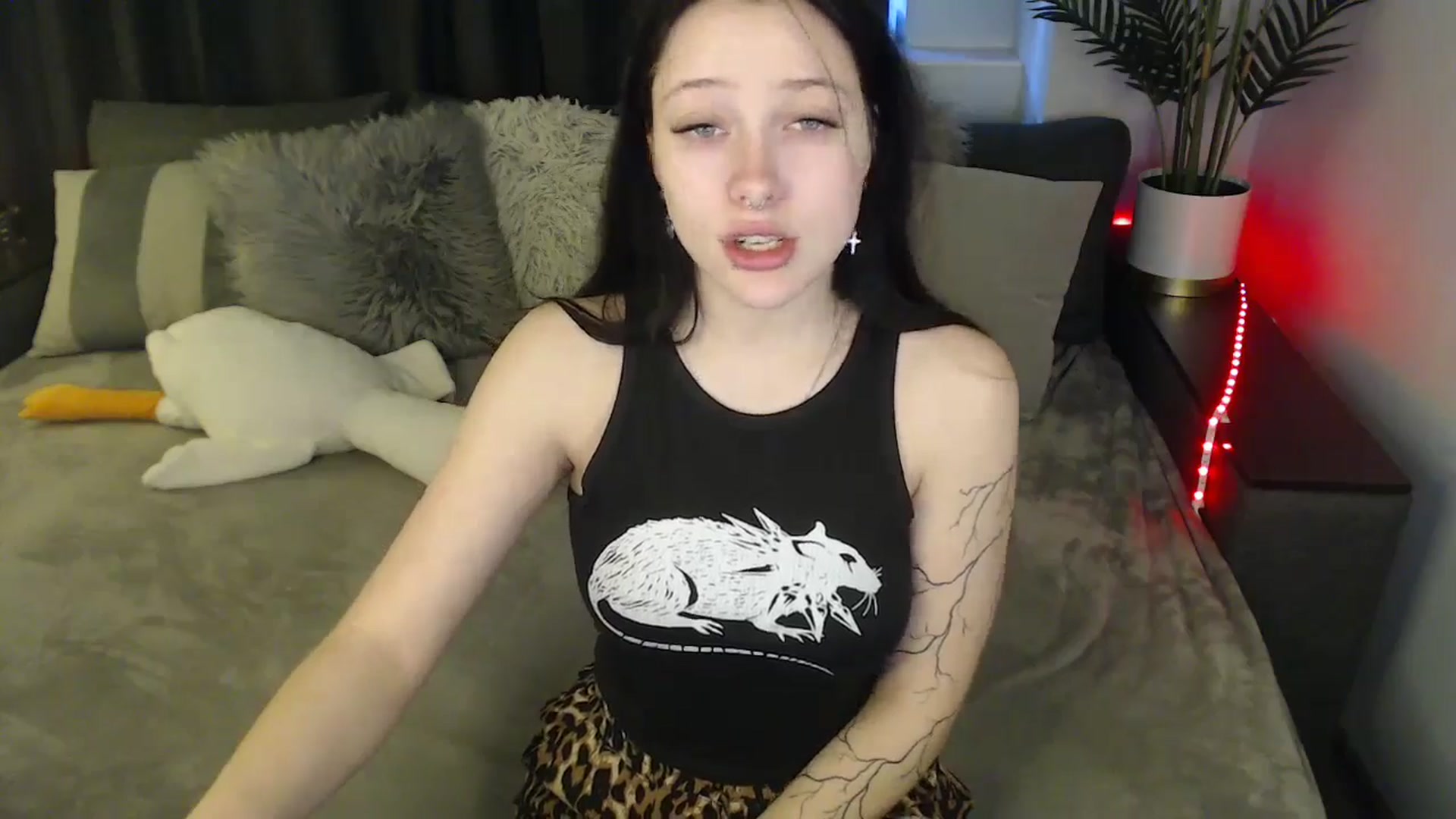 Gallery image thumbnail from SerenaSantos's myfreecams stream on, 04/23/2025, 08:47 image 5 of 20