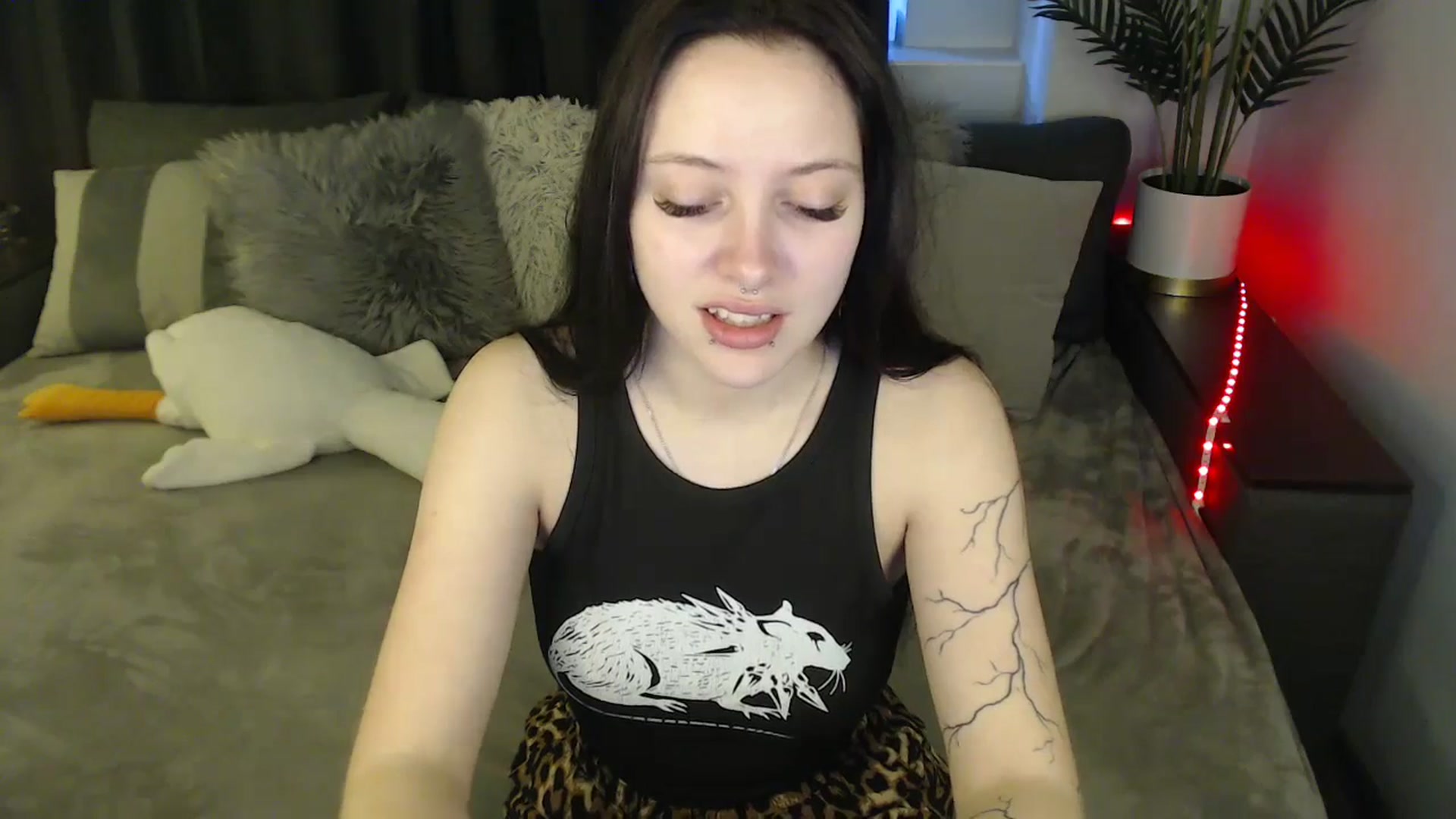 Gallery image thumbnail from SerenaSantos's myfreecams stream on, 04/23/2025, 08:47 image 3 of 20