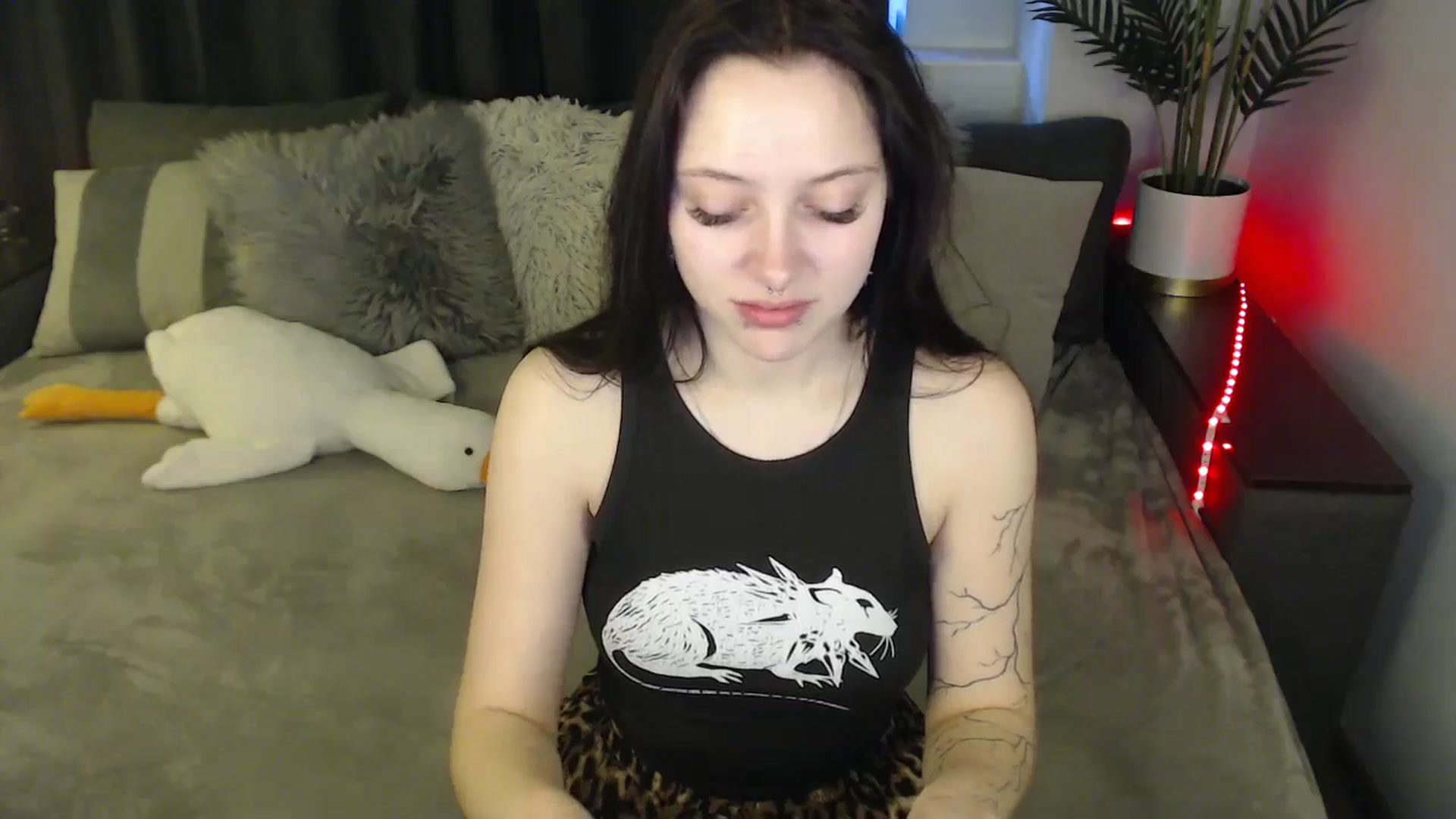 Gallery image thumbnail from SerenaSantos's myfreecams stream on, 04/23/2025, 08:47 image 10 of 20