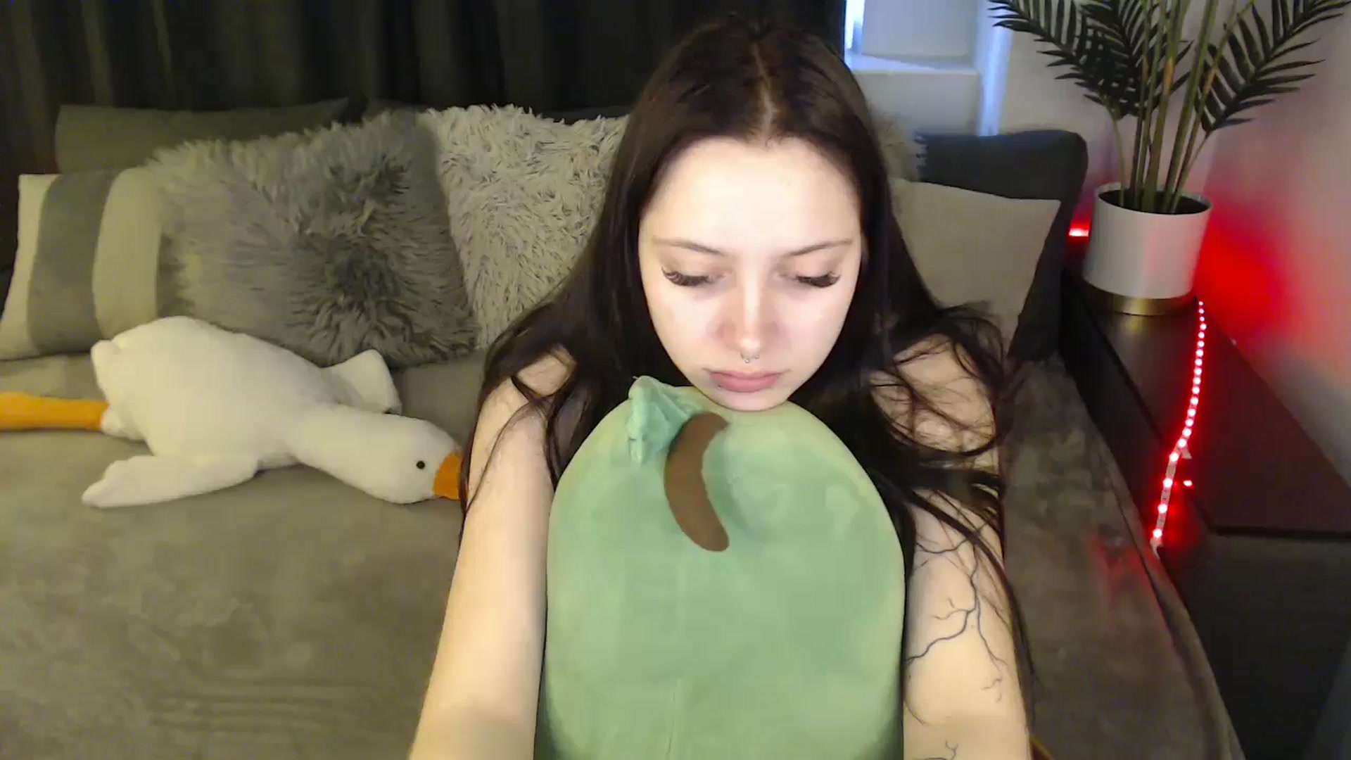 Gallery image thumbnail from SerenaSantos's myfreecams stream on, 04/23/2025, 11:00 image 16 of 20