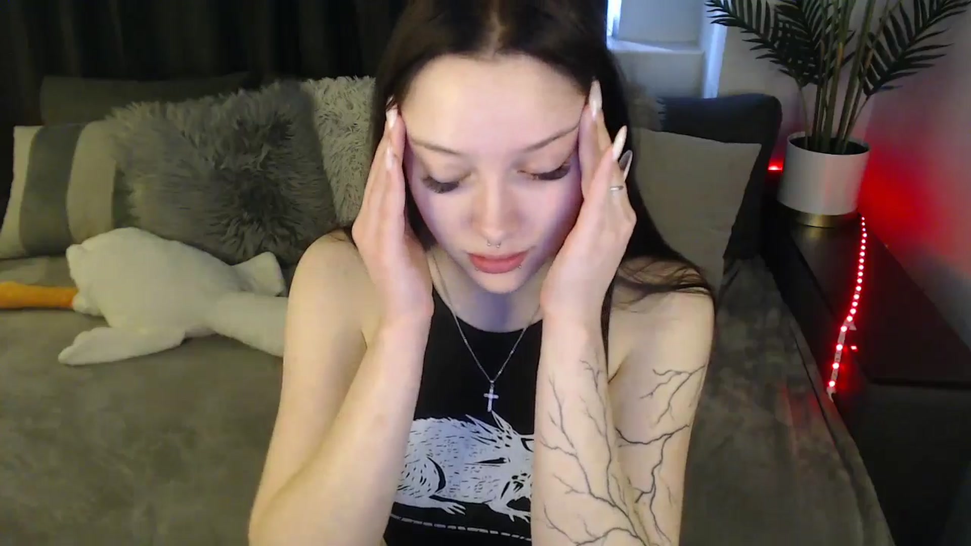 Gallery image thumbnail from SerenaSantos's myfreecams stream on, 04/23/2025, 11:00 image 3 of 20