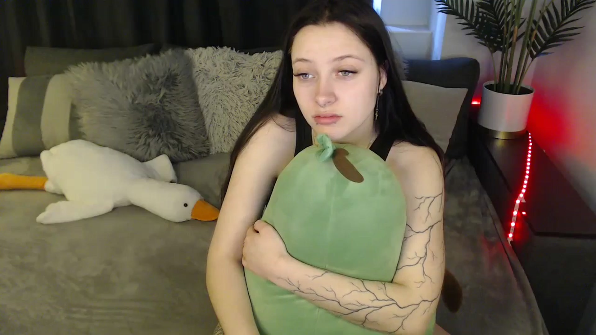 Gallery image thumbnail from SerenaSantos's myfreecams stream on, 04/23/2025, 11:00 image 15 of 20