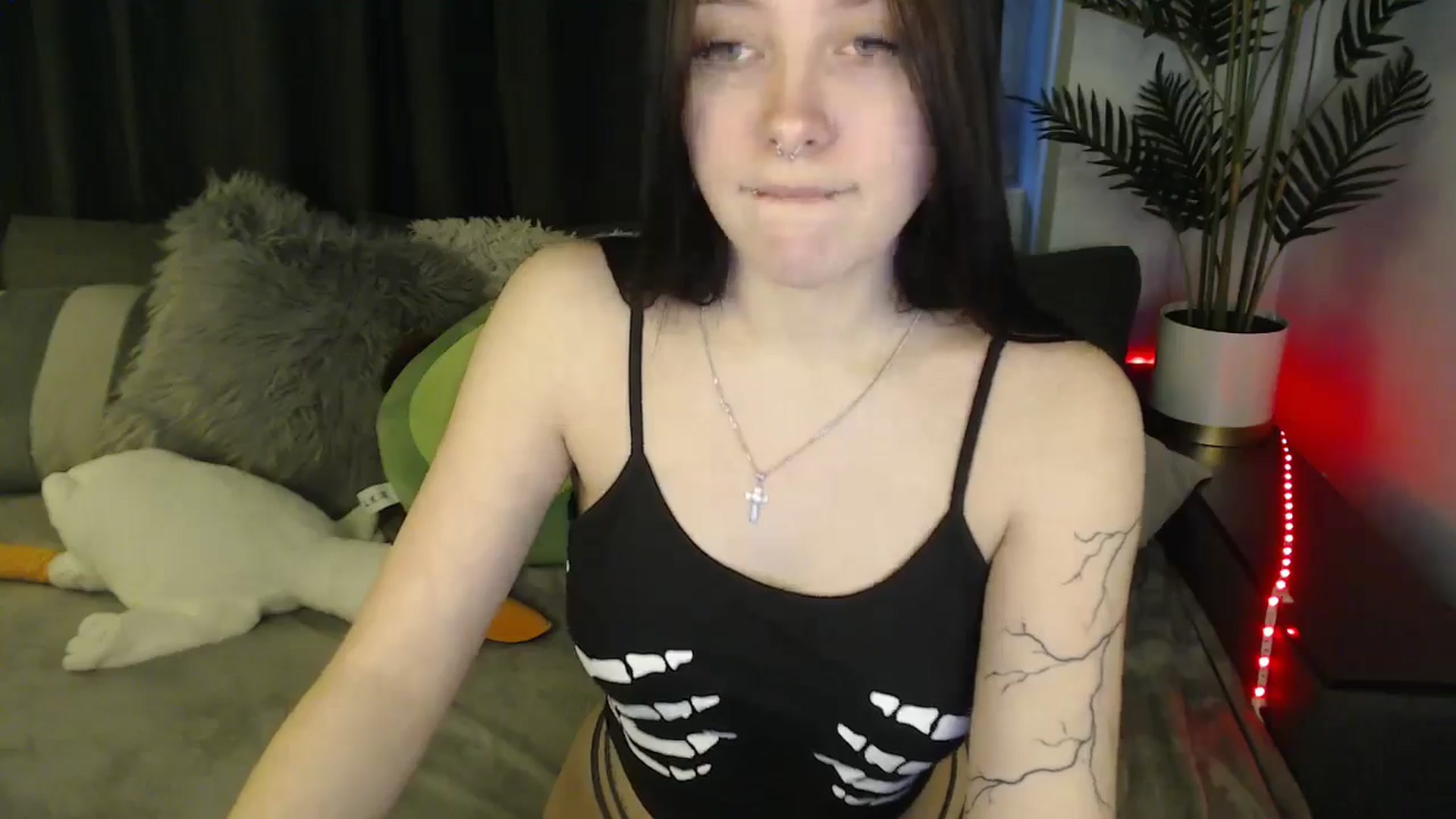 Gallery image thumbnail from SerenaSantos's myfreecams stream on, 04/25/2025, 10:01 image 5 of 20