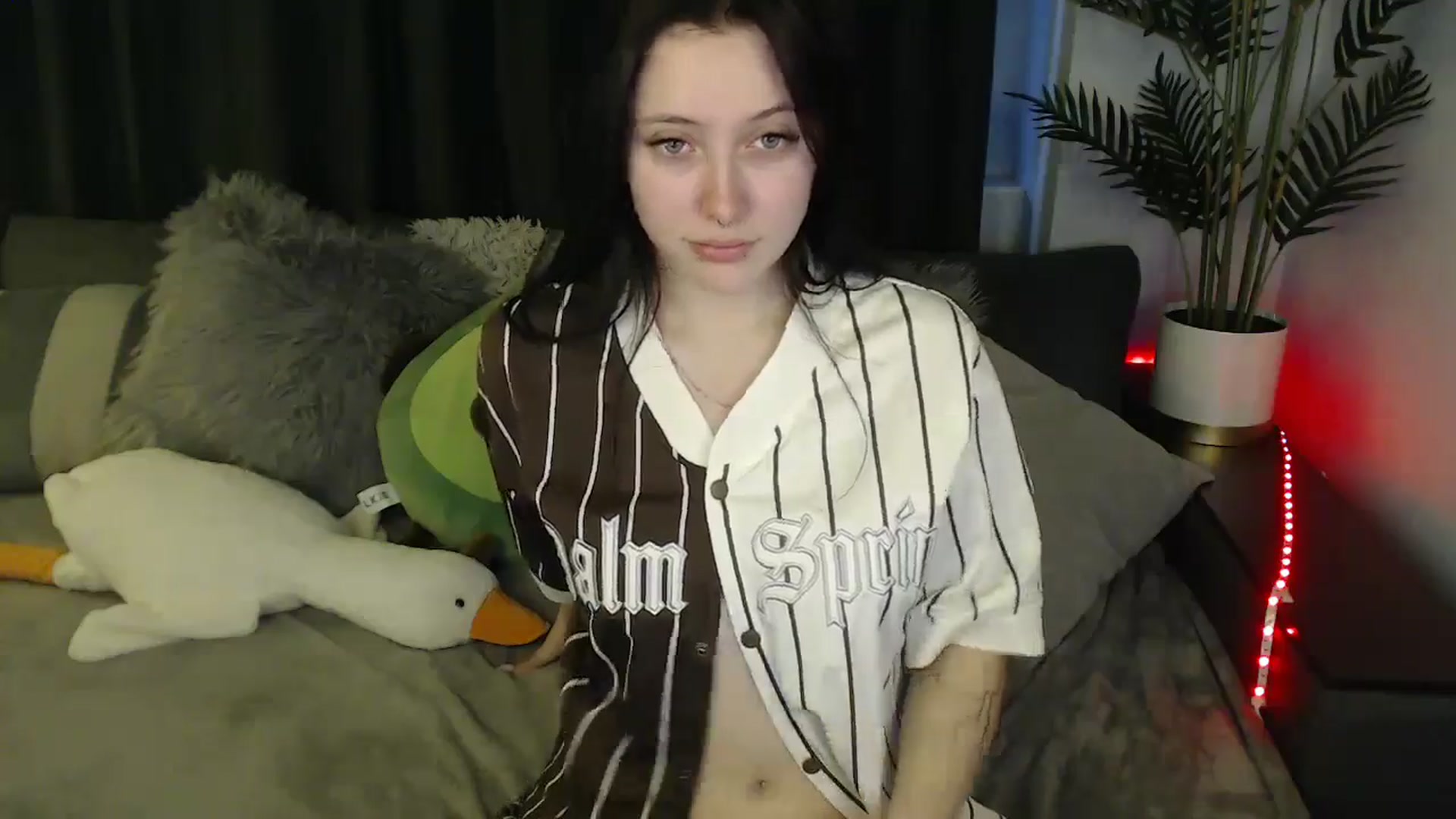 Gallery image thumbnail from SerenaSantos's myfreecams stream on, 04/25/2025, 13:05 image 5 of 20