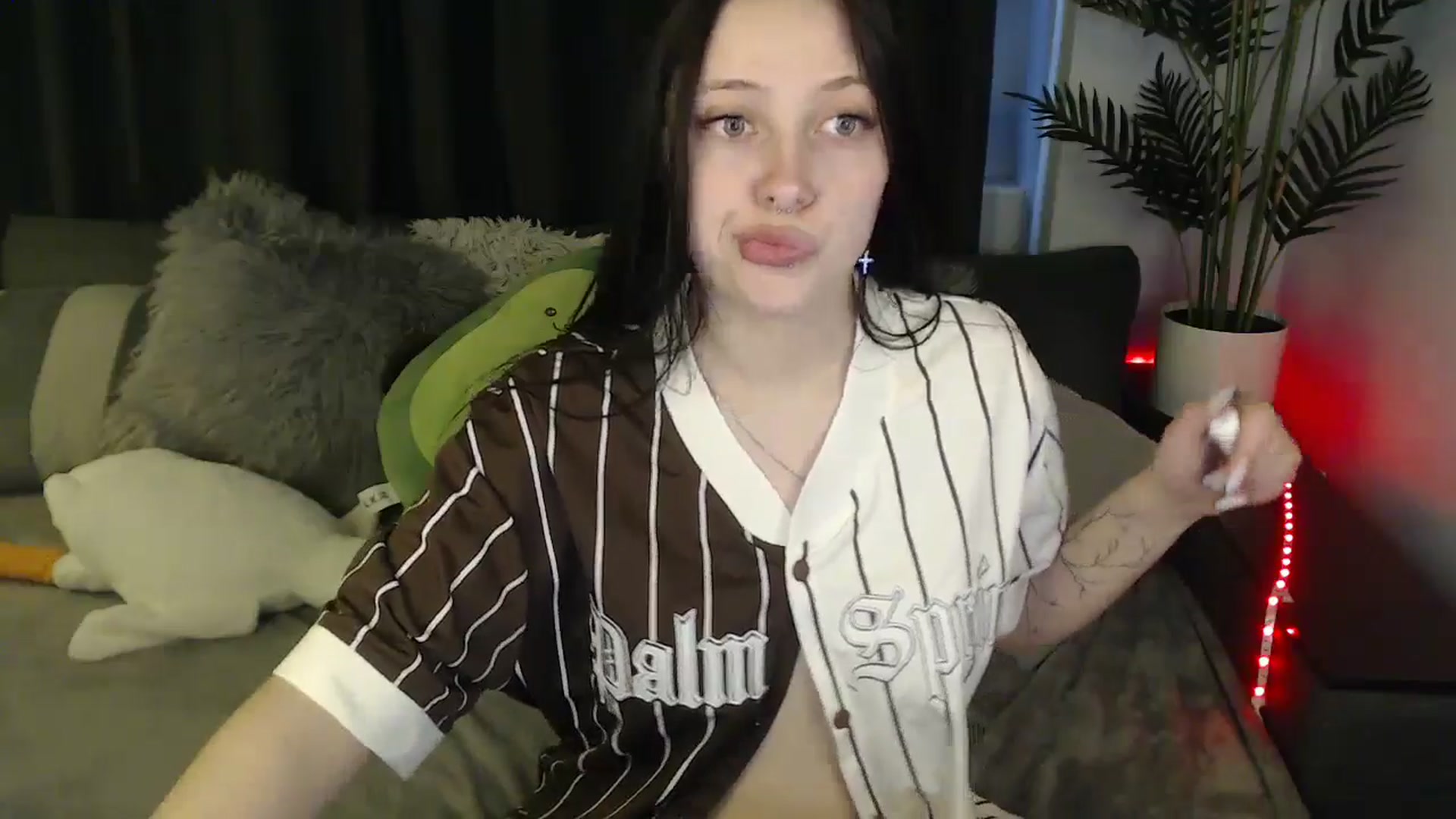Gallery image thumbnail from SerenaSantos's myfreecams stream on, 04/25/2025, 13:05 image 8 of 20