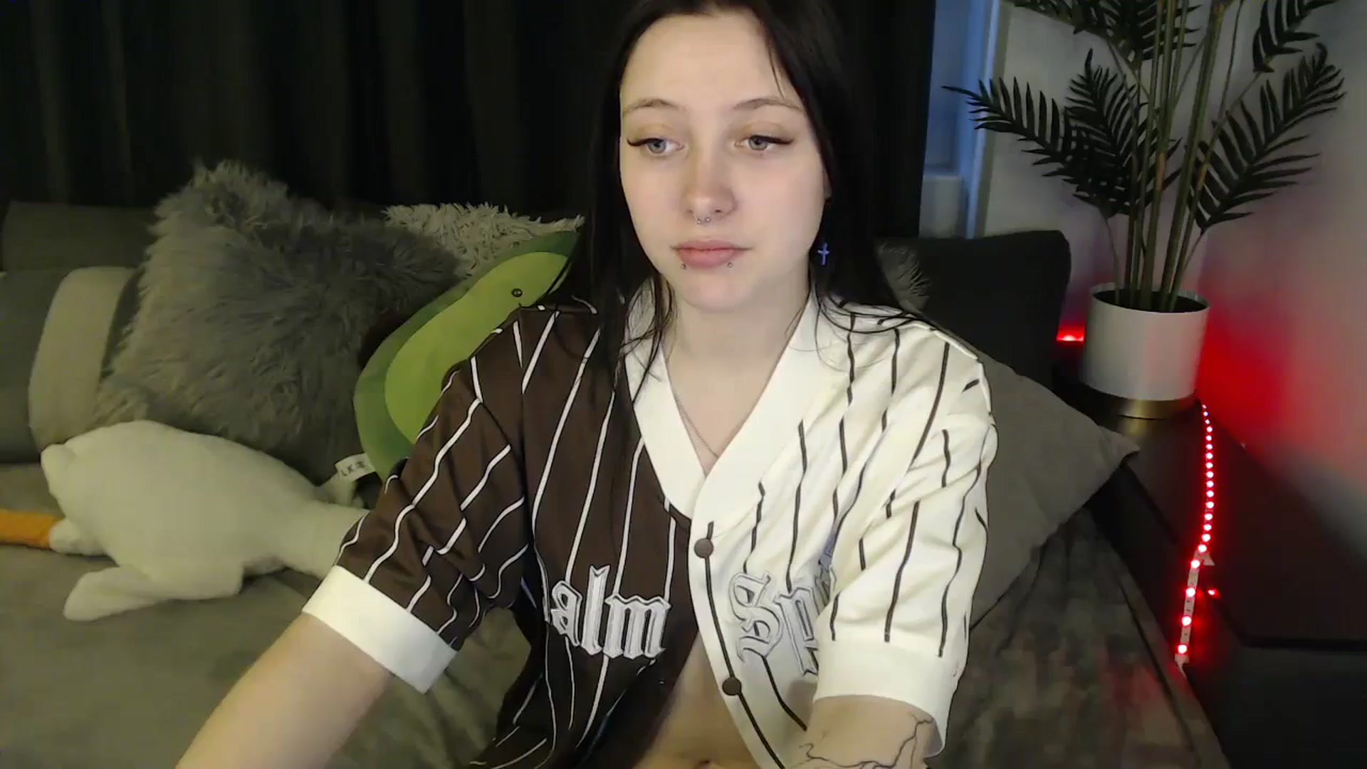 Gallery image thumbnail from SerenaSantos's myfreecams stream on, 04/25/2025, 13:05 image 10 of 20
