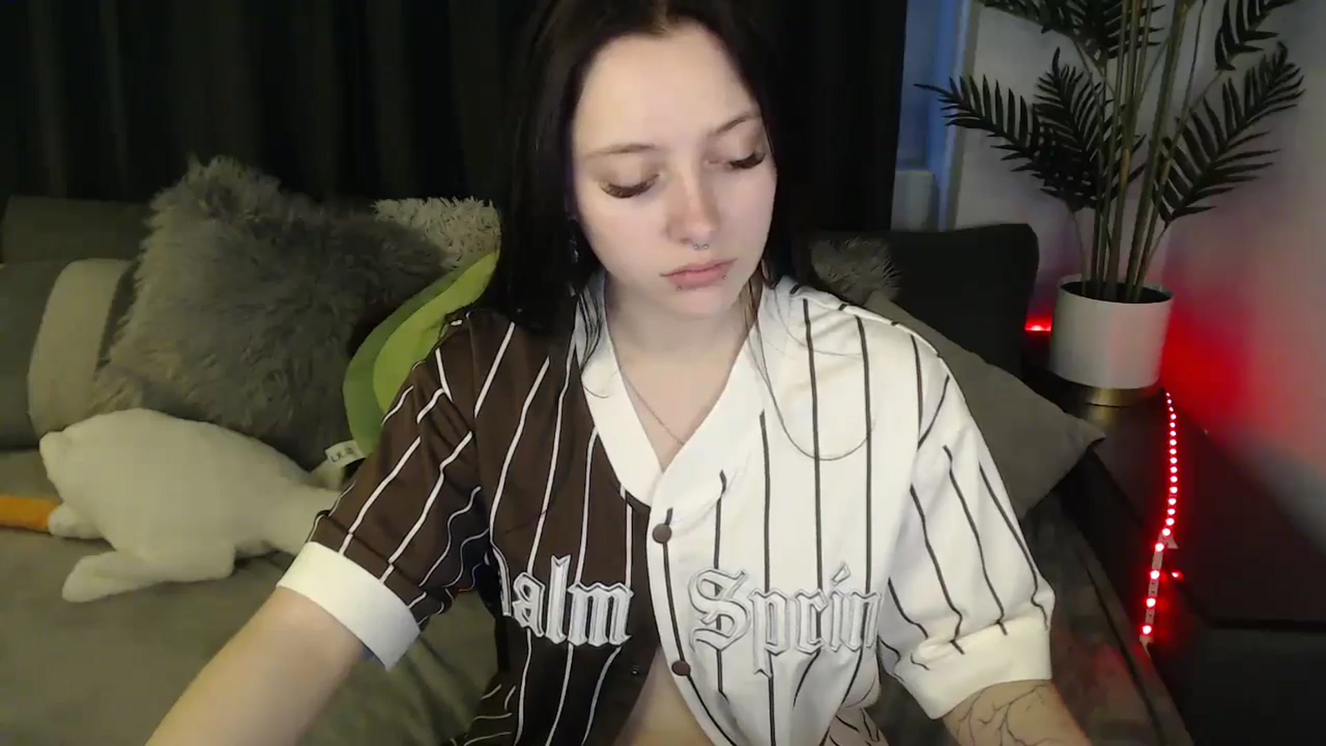 Gallery image thumbnail from SerenaSantos's myfreecams stream on, 04/25/2025, 13:05 image 4 of 20