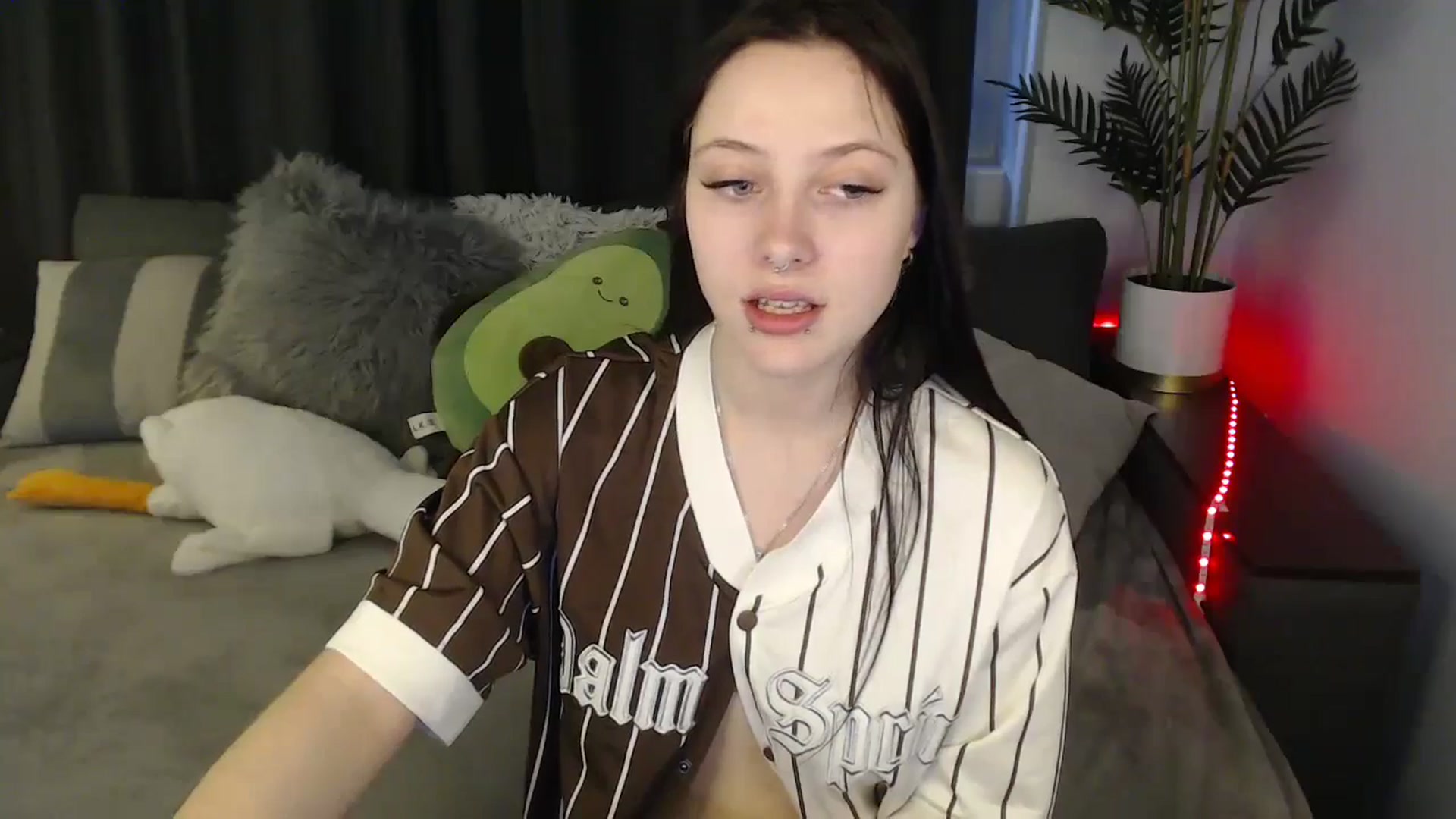 Gallery image thumbnail from SerenaSantos's myfreecams stream on, 04/25/2025, 13:58 image 17 of 20
