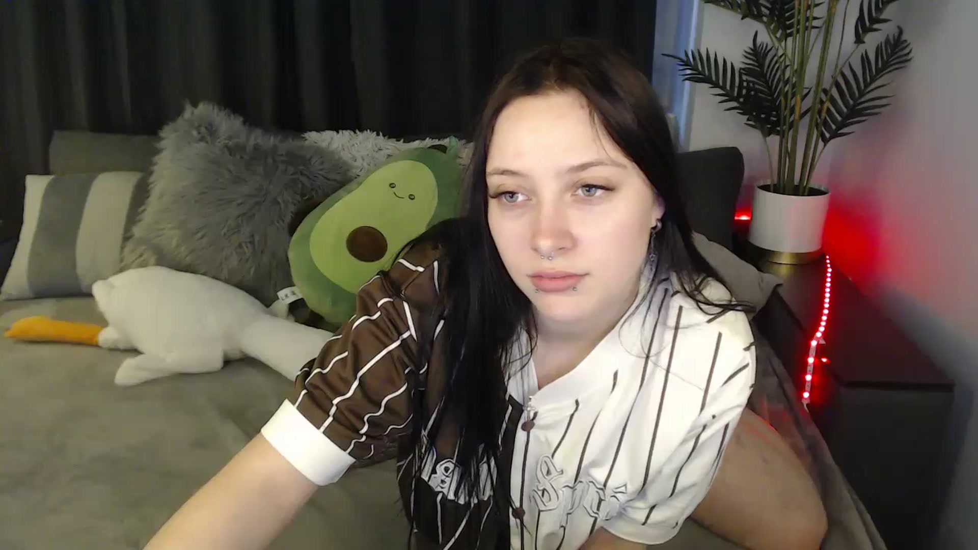 Gallery image thumbnail from SerenaSantos's myfreecams stream on, 04/25/2025, 13:58 image 6 of 20