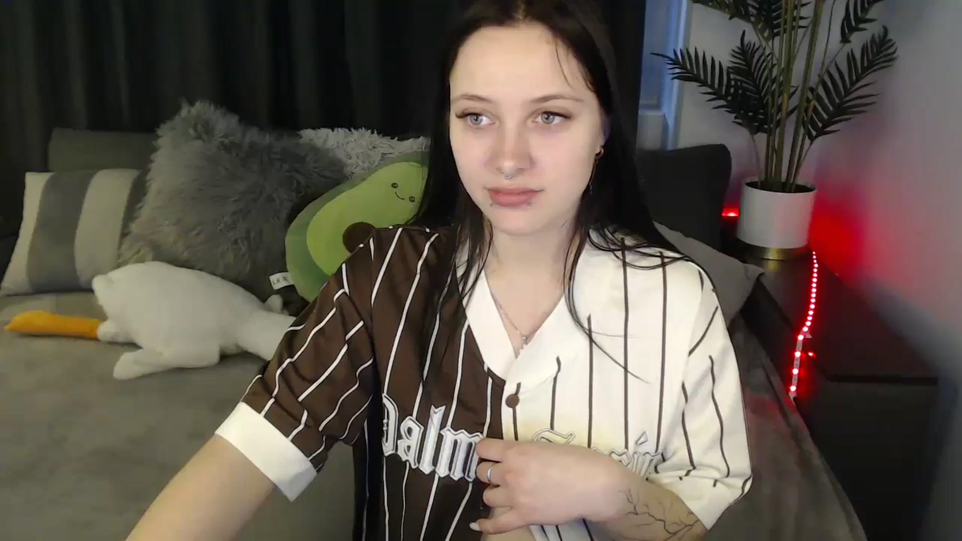 Gallery image thumbnail from SerenaSantos's myfreecams stream on, 04/25/2025, 13:58 image 15 of 20