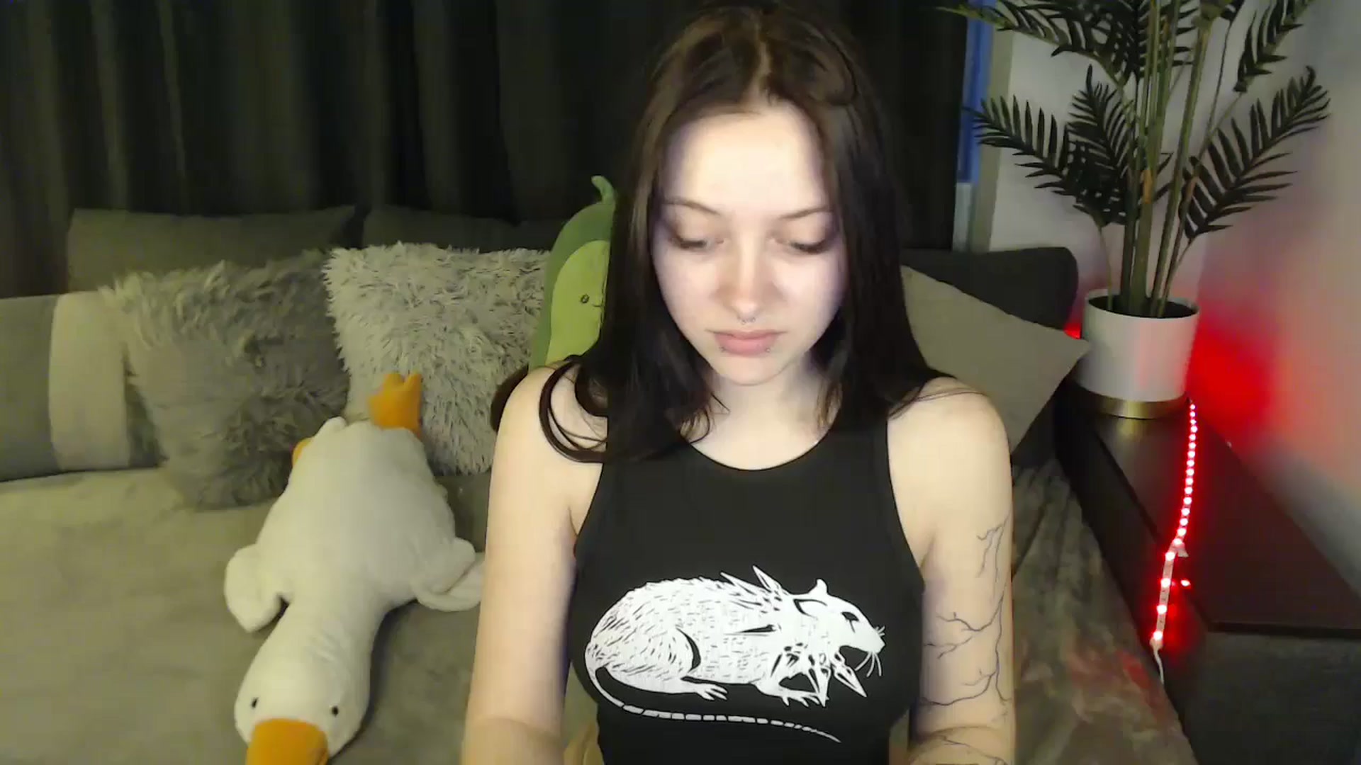 Gallery image thumbnail from SerenaSantos's myfreecams stream on, 04/29/2025, 09:21 image 14 of 20
