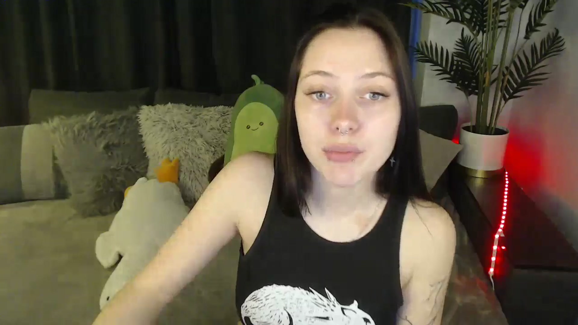 Gallery image thumbnail from SerenaSantos's myfreecams stream on, 04/29/2025, 09:21 image 13 of 20